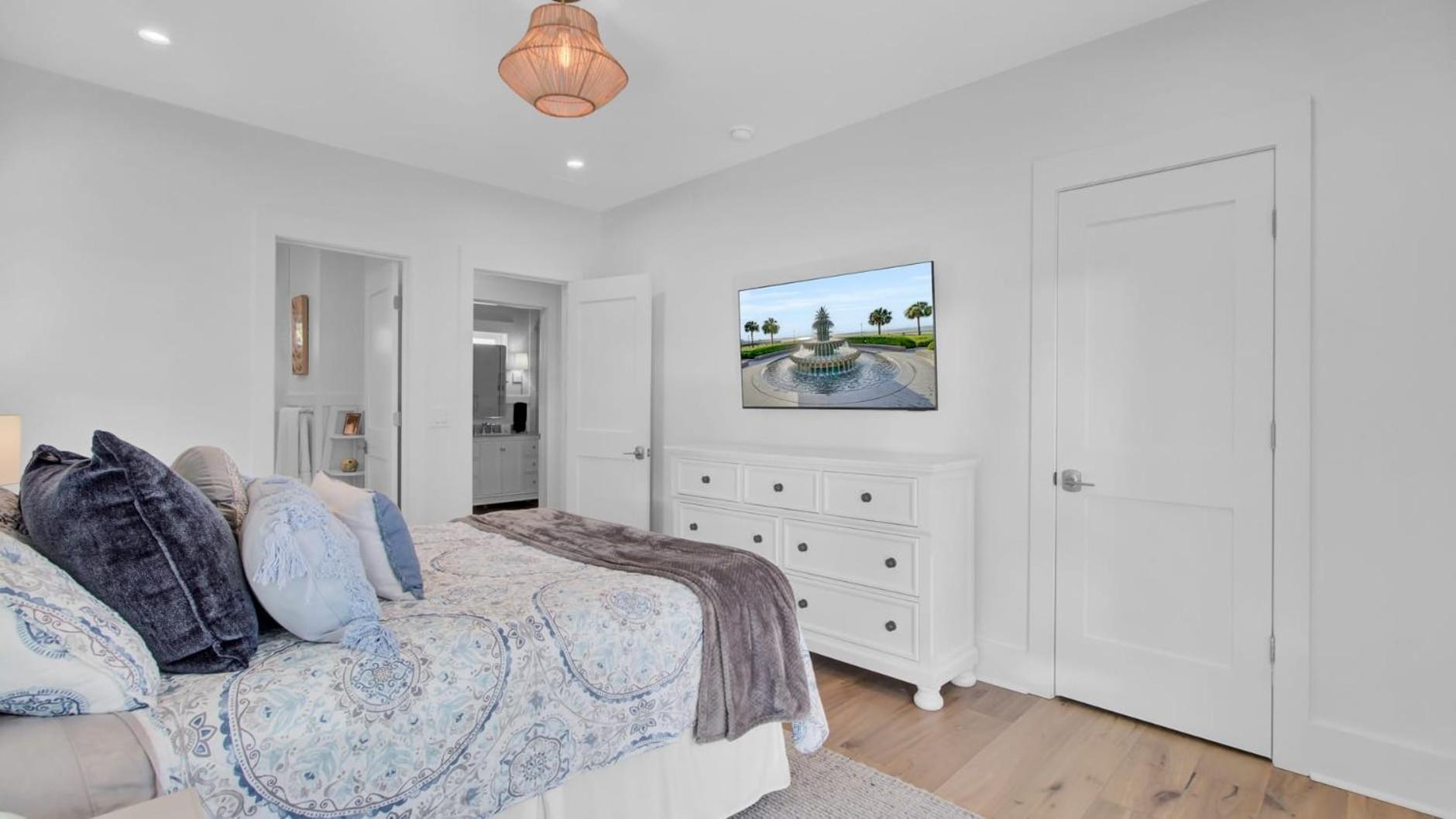Walk to the Beach Private Pool Rooftop Terrace Balcony 3602 Cameron