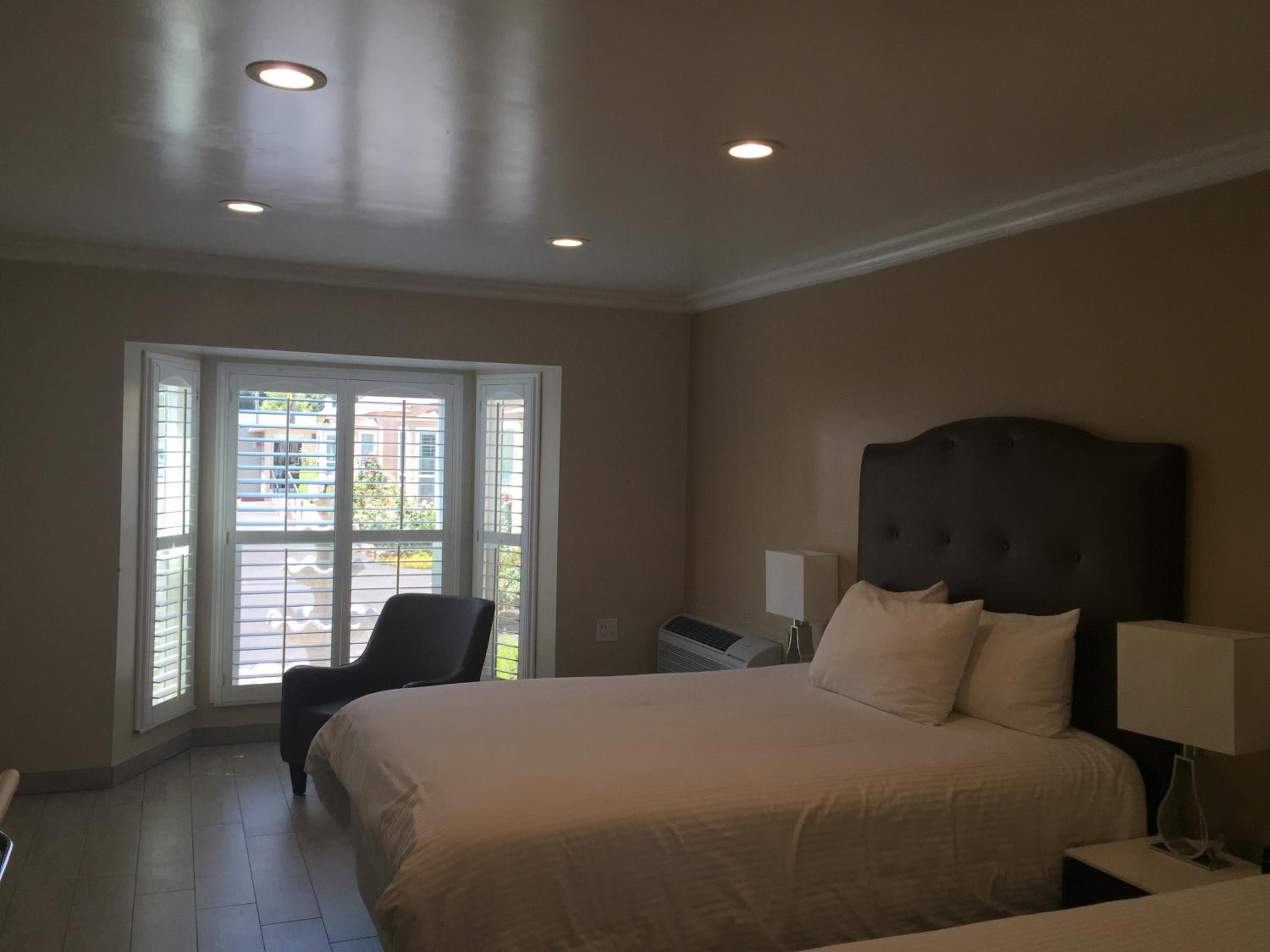 Los Angeles Vacations - El Royale Hotel - Near Universal Studios Hollywood - Property Image 10