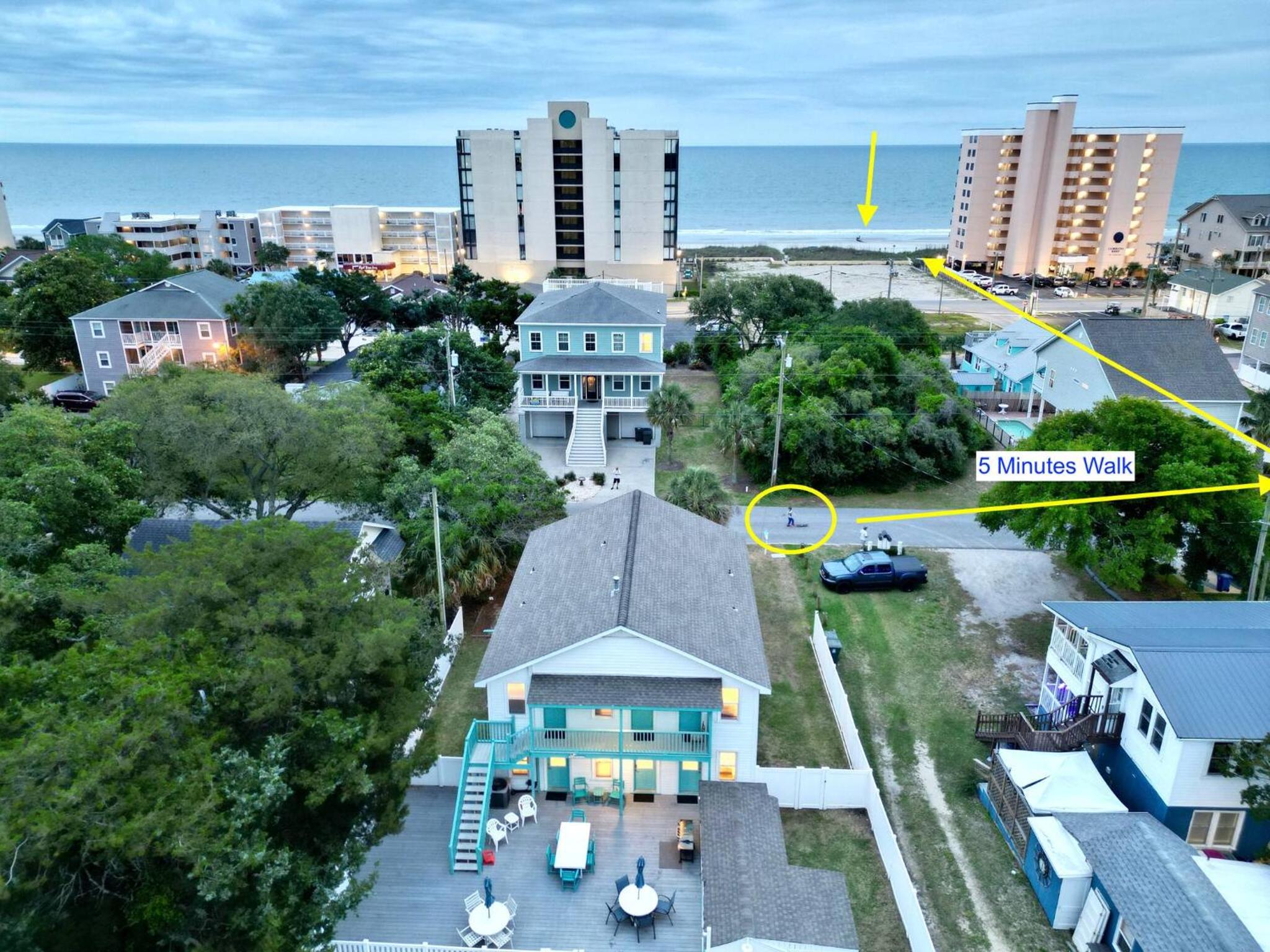 MyPlace on Holly 10 bdrms Slps 20,Private pool Beach Golf Hot Tub