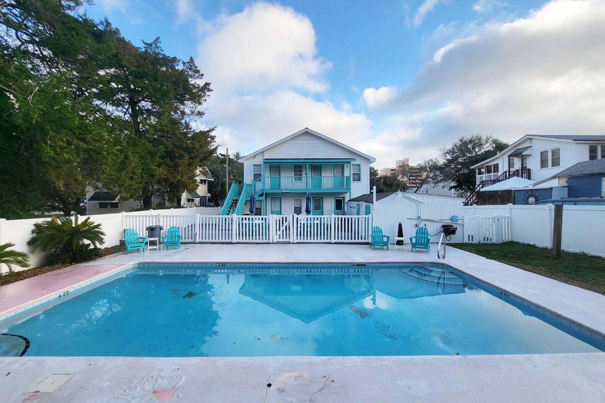 MyPlace on Holly 10 bdrms Slps 20,Private pool Beach Golf Hot Tub