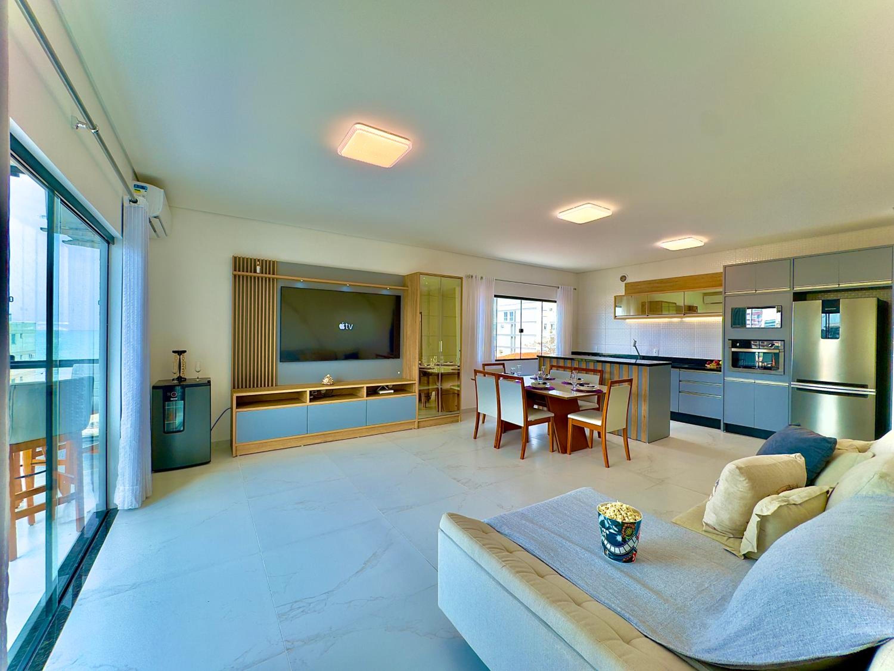 Apartamento Amplo com Vista Mar e Churrasqueira a 50m da Praia em Barra Velha