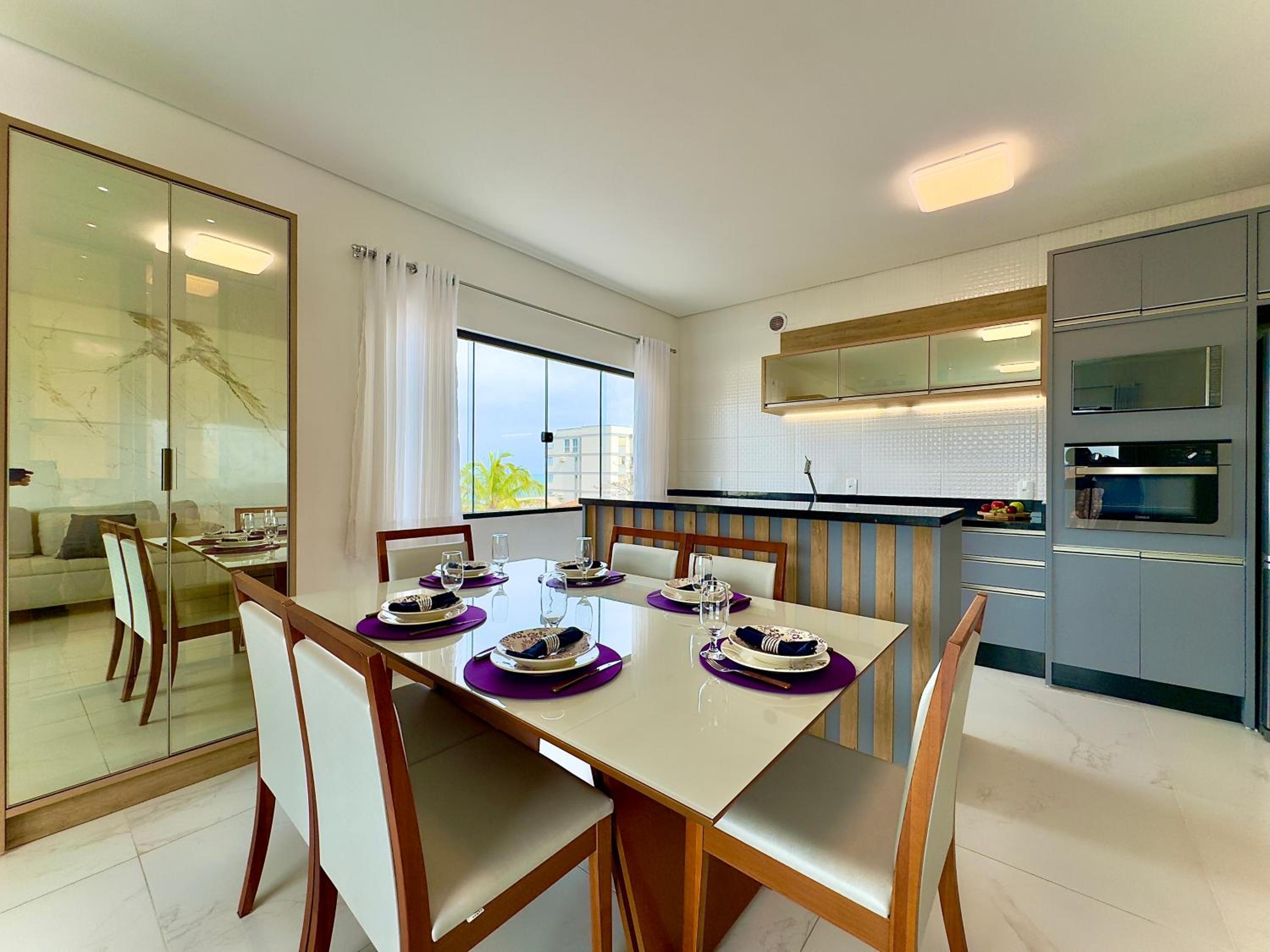 Apartamento Amplo com Vista Mar e Churrasqueira a 50m da Praia em Barra Velha