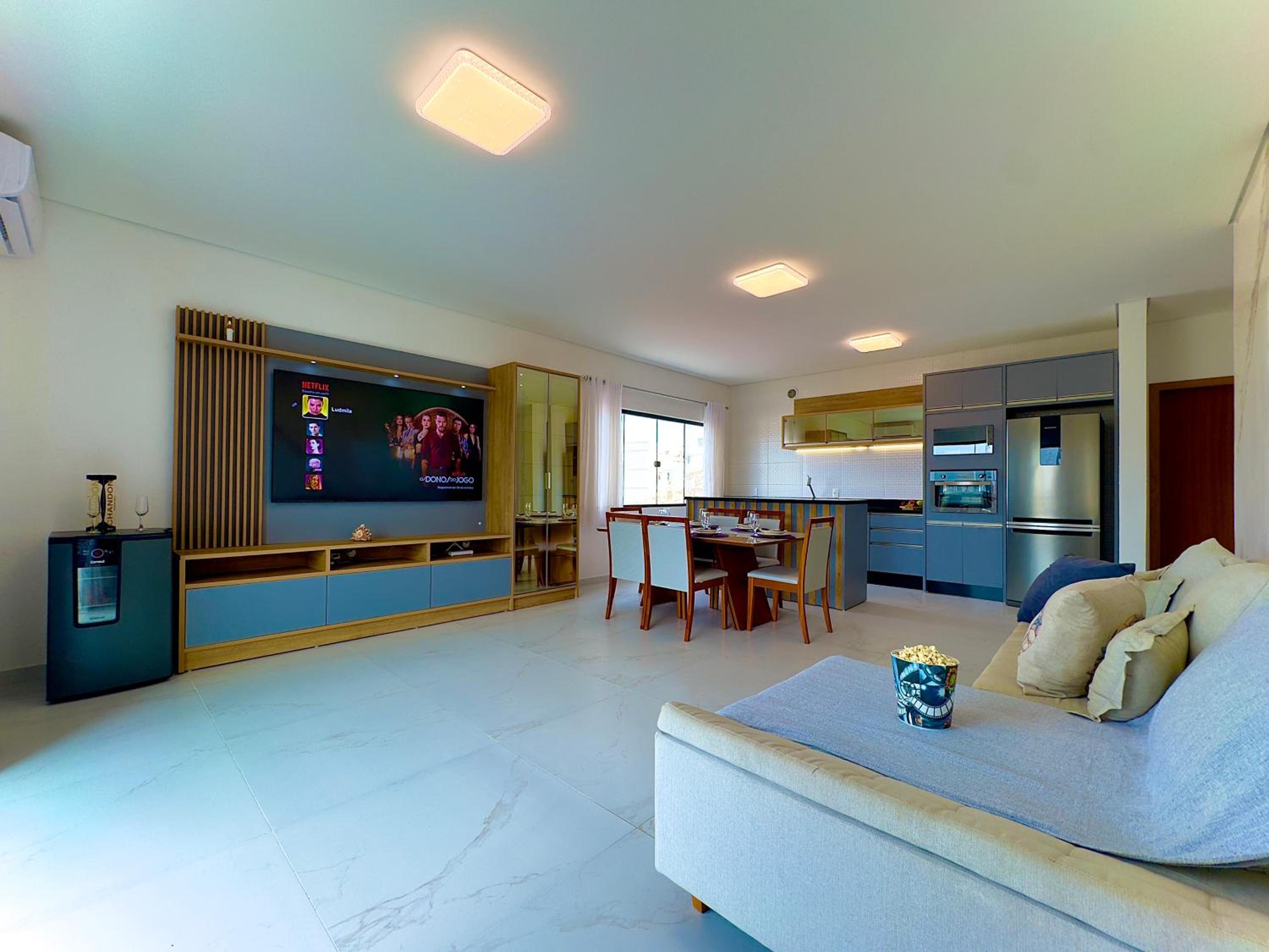 Apartamento Amplo com Vista Mar e Churrasqueira a 50m da Praia em Barra Velha