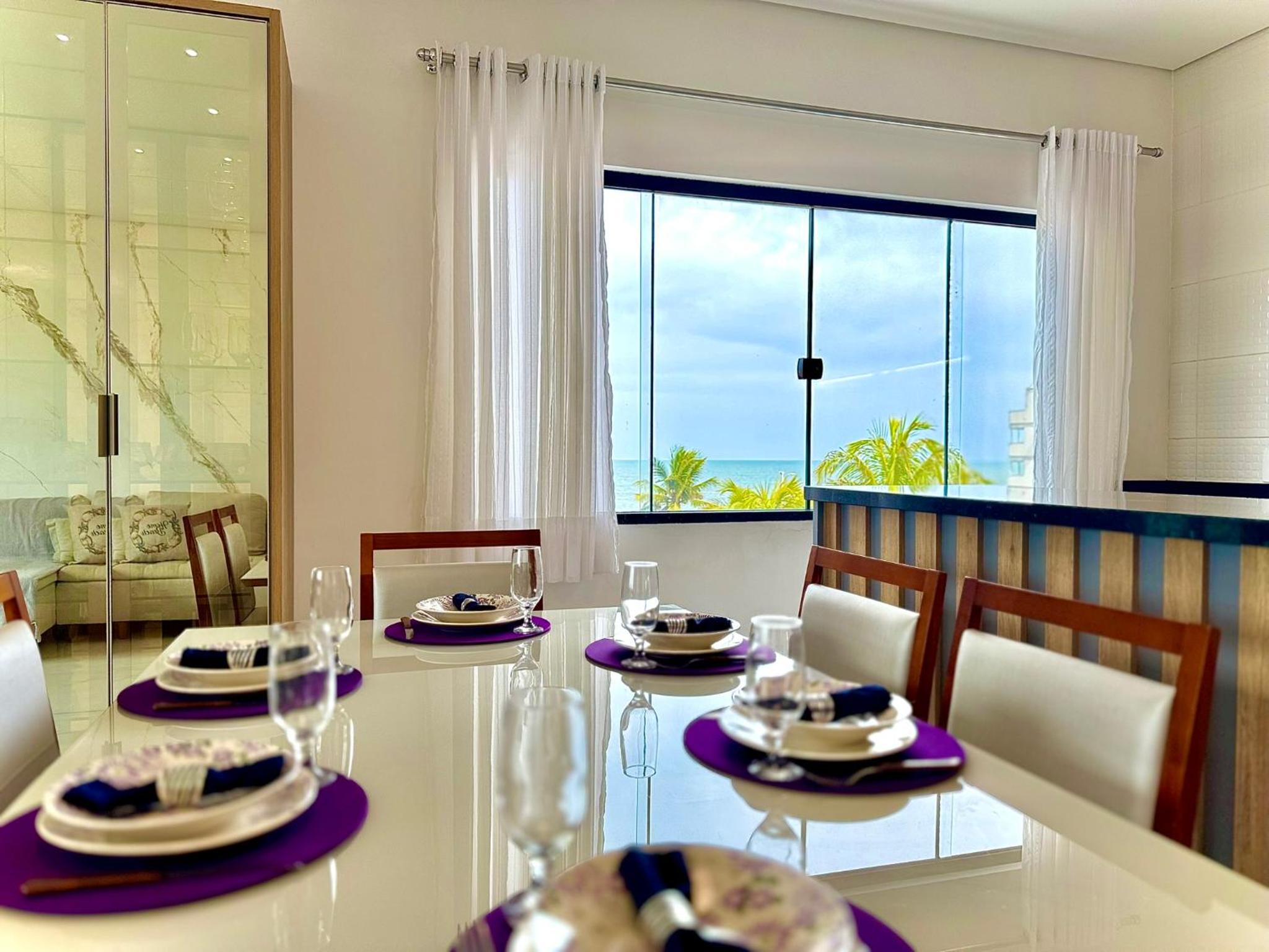 Apartamento Amplo com Vista Mar e Churrasqueira a 50m da Praia em Barra Velha