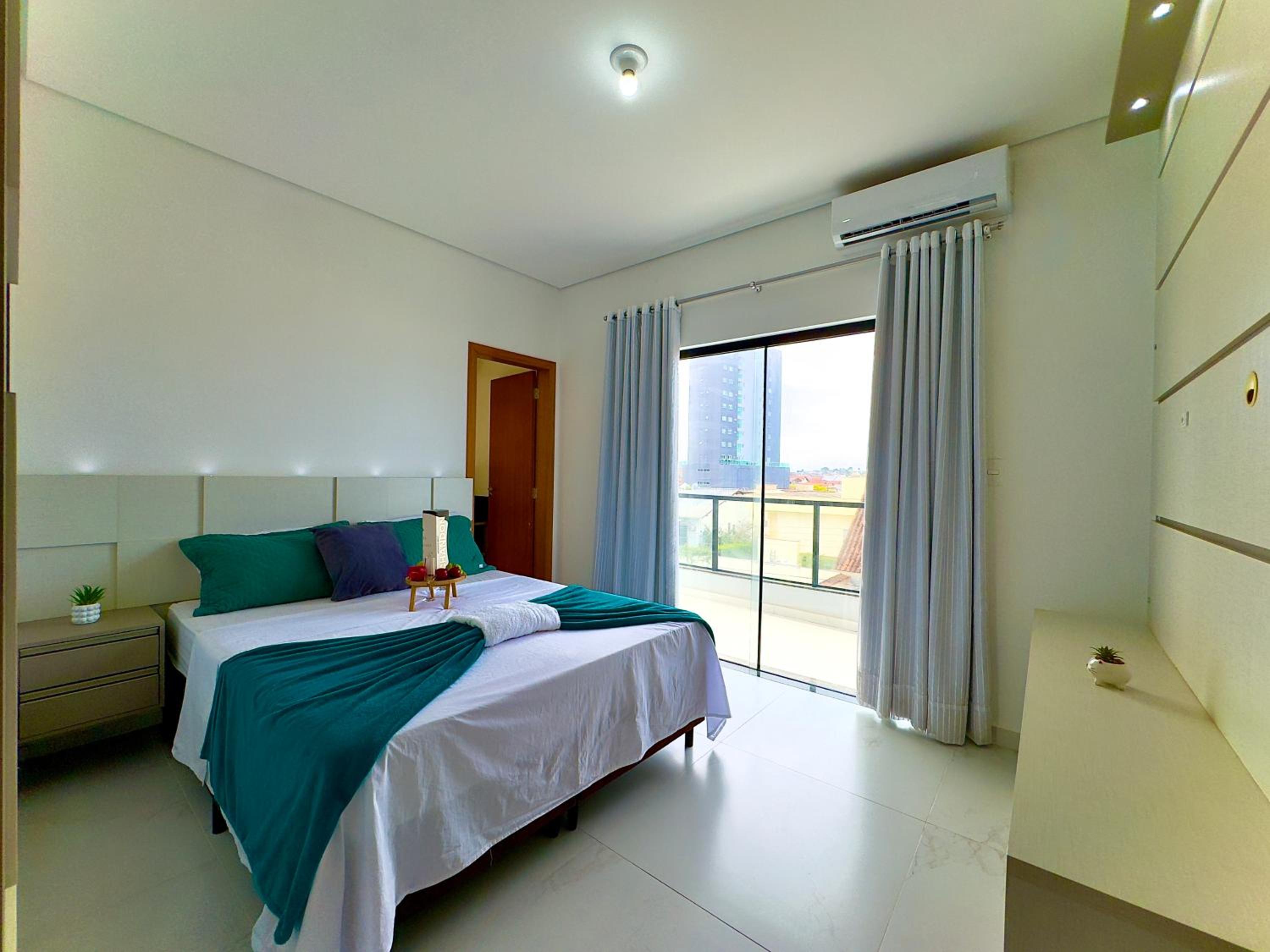 Apartamento Amplo com Vista Mar e Churrasqueira a 50m da Praia em Barra Velha