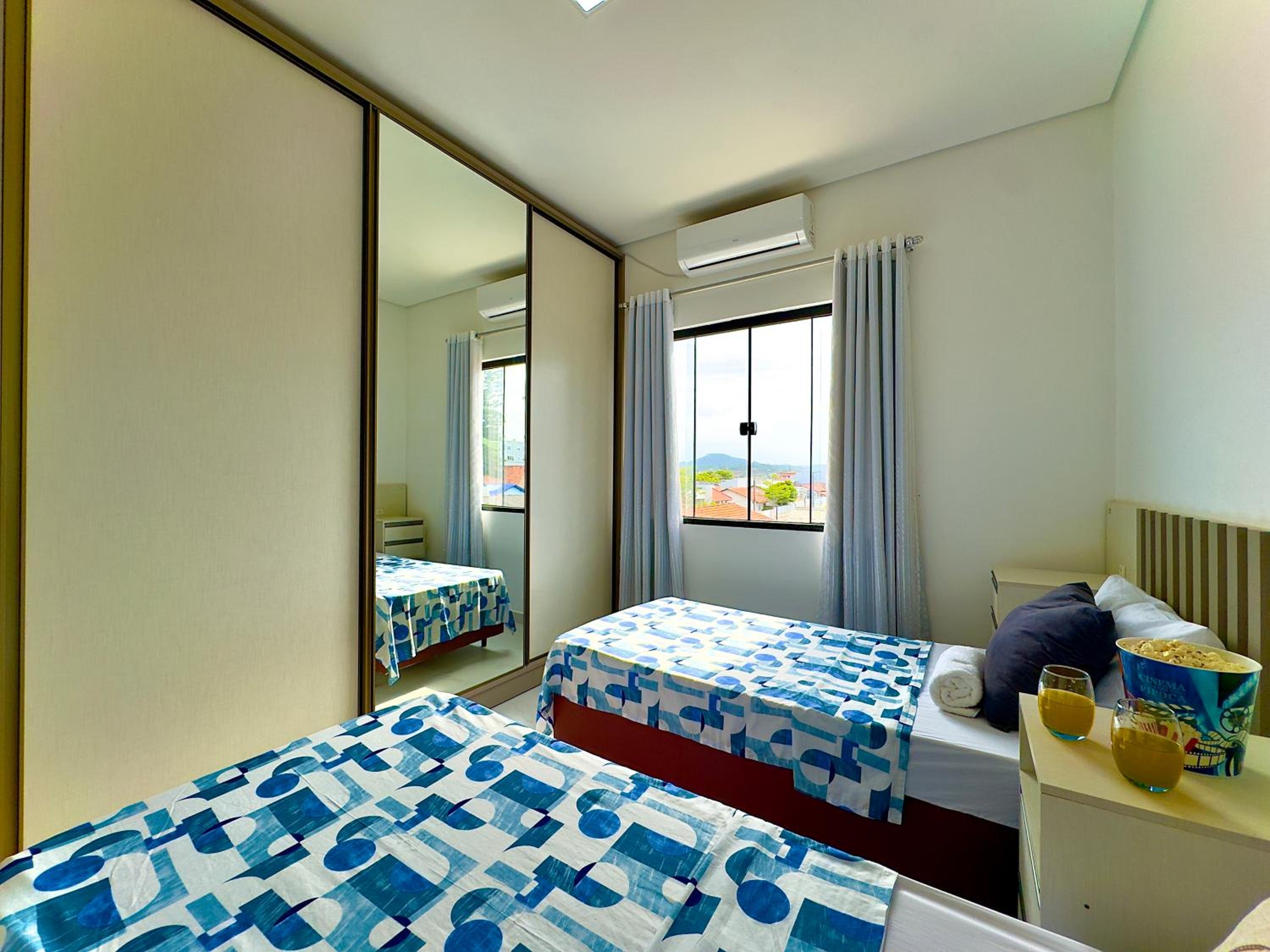 Apartamento Amplo com Vista Mar e Churrasqueira a 50m da Praia em Barra Velha