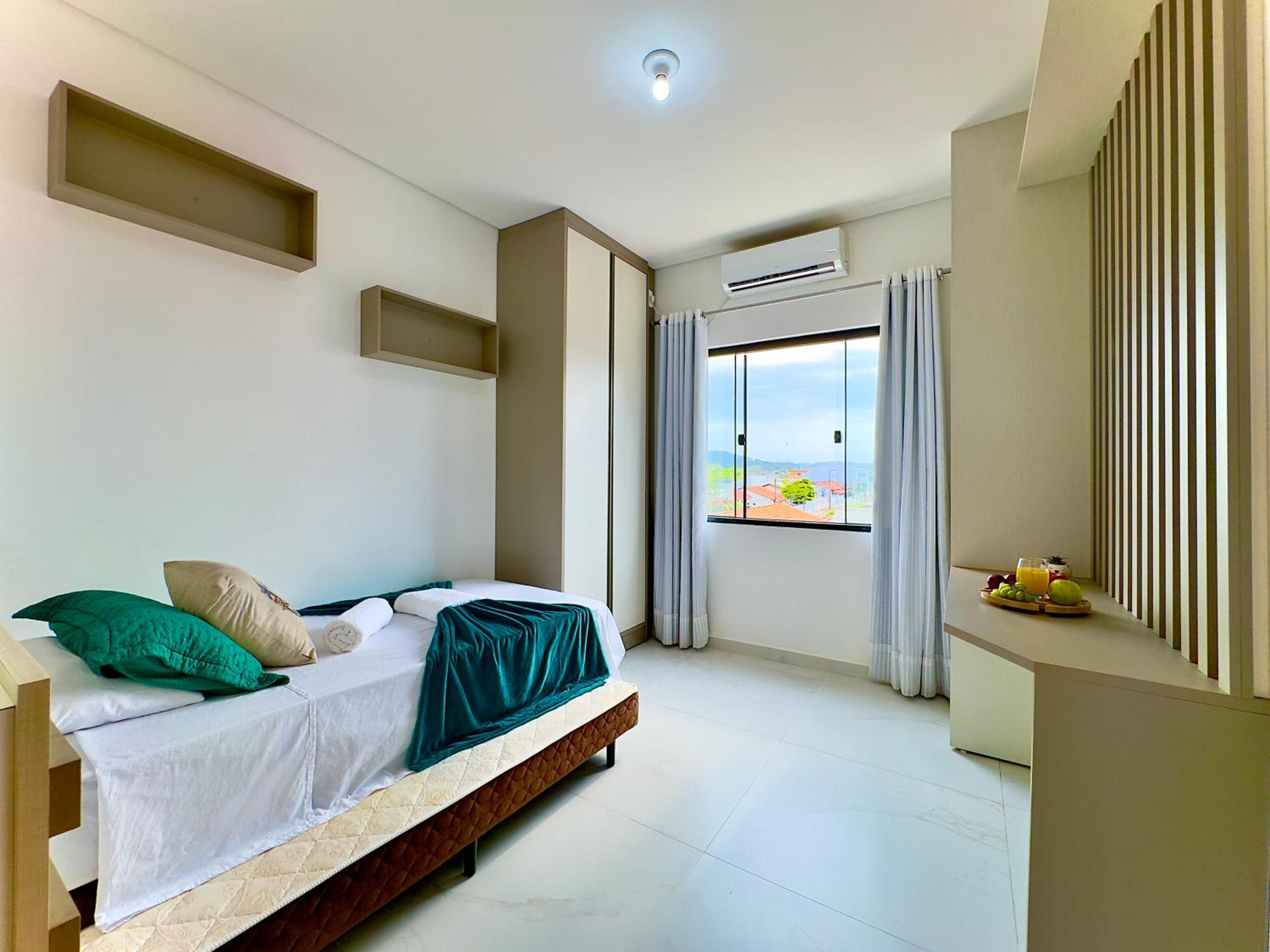 Apartamento Amplo com Vista Mar e Churrasqueira a 50m da Praia em Barra Velha