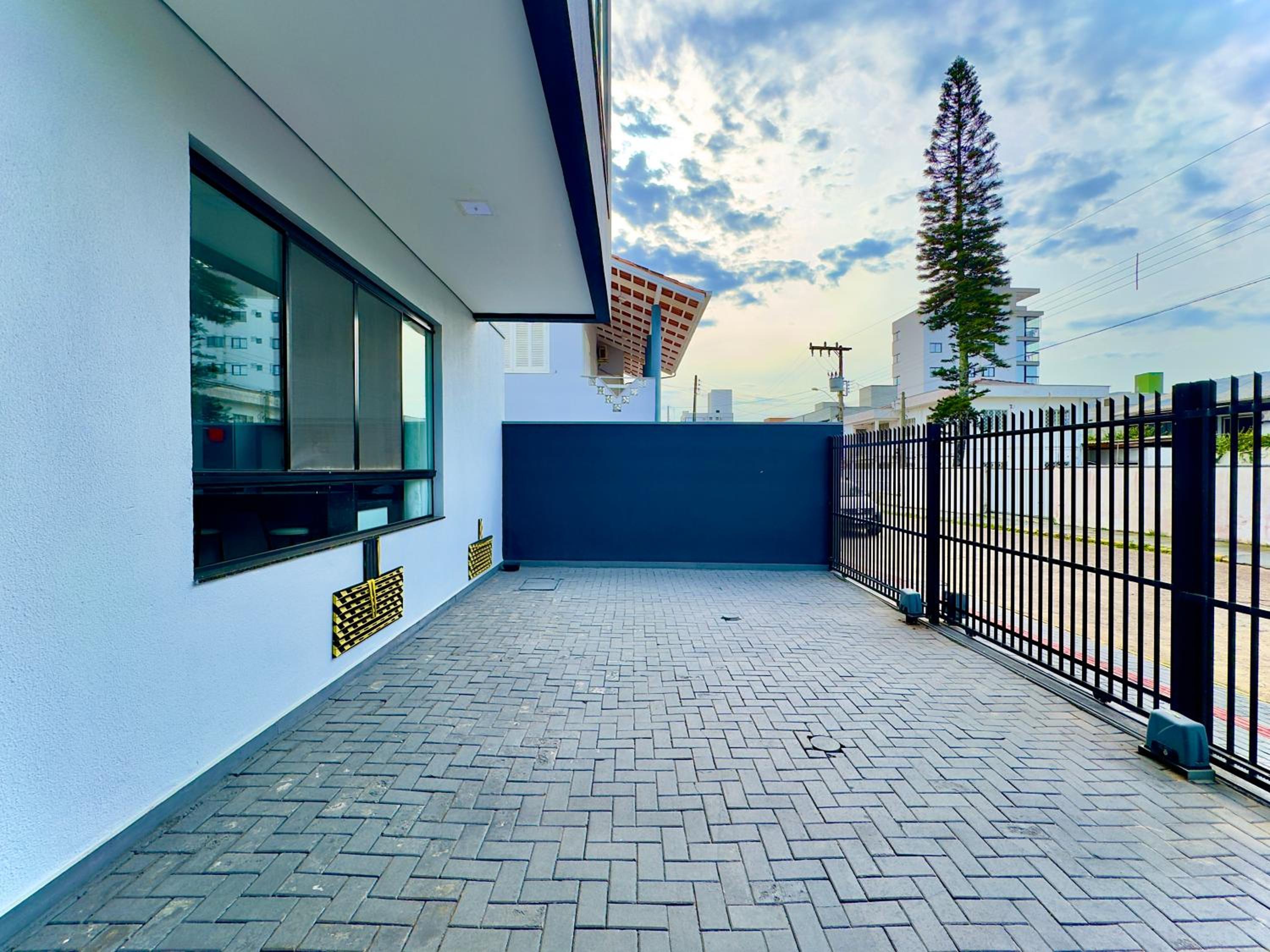 Apartamento Amplo com Vista Mar e Churrasqueira a 50m da Praia em Barra Velha