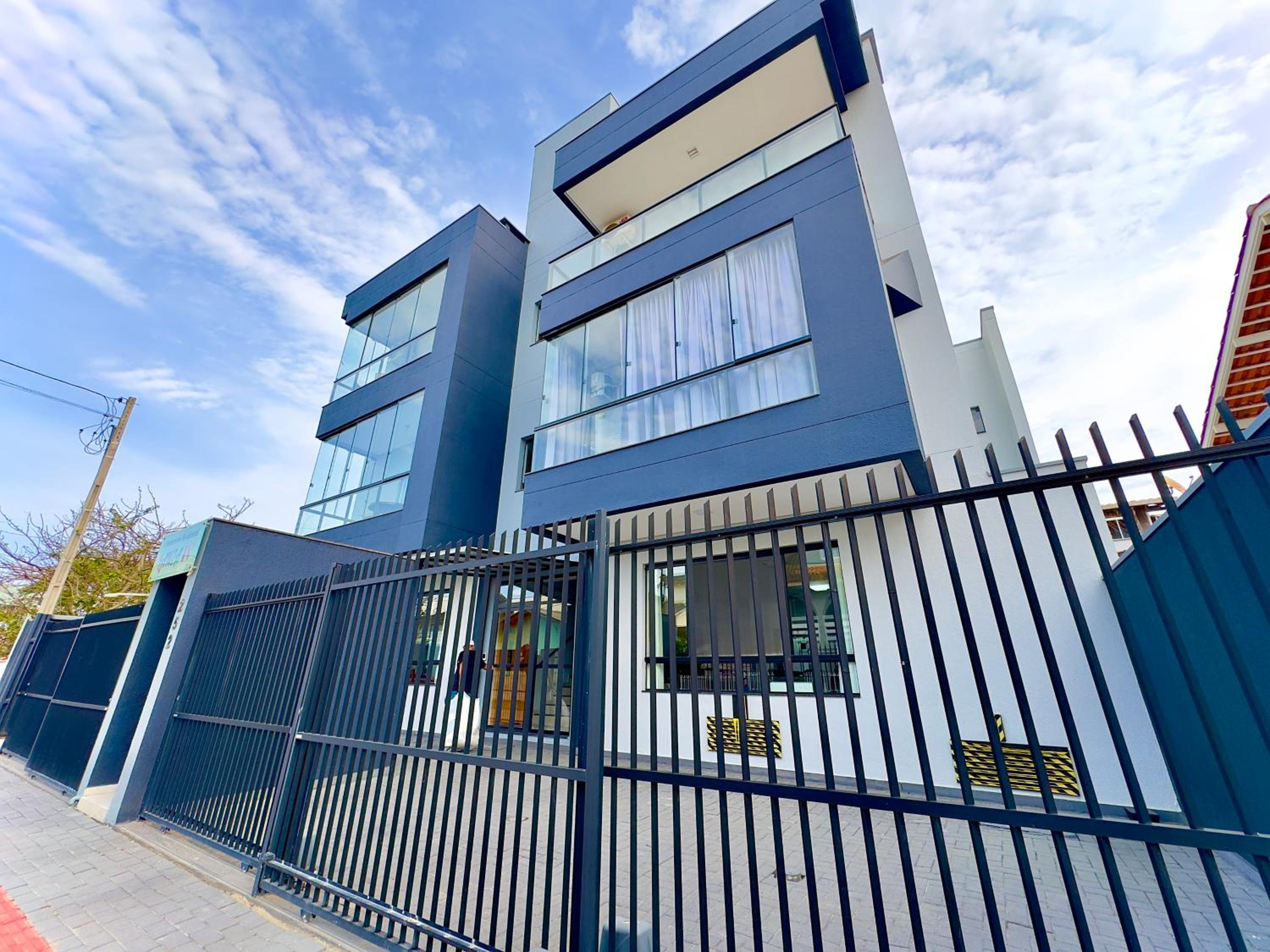 Apartamento Amplo com Vista Mar e Churrasqueira a 50m da Praia em Barra Velha