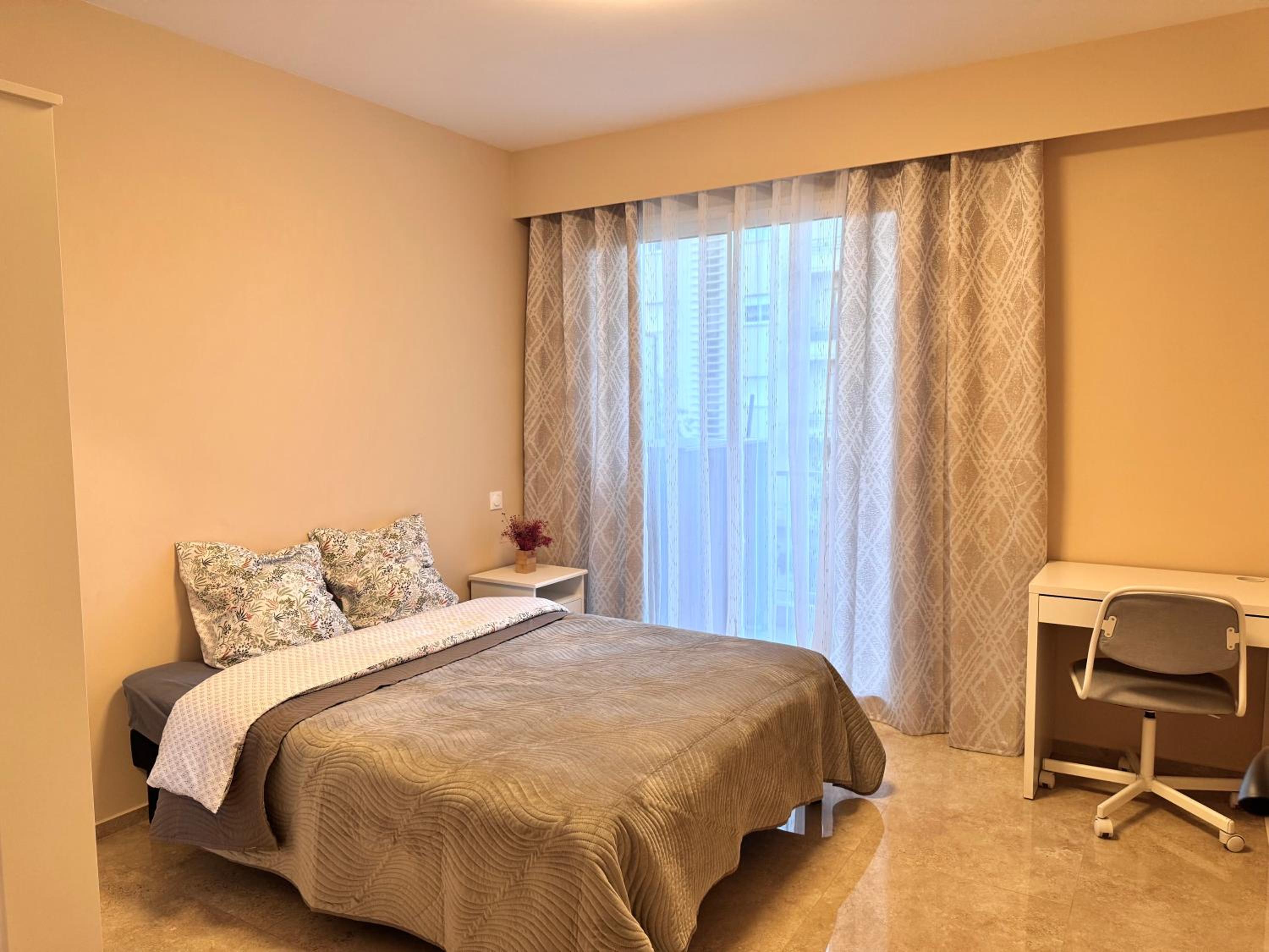Appartement moderne 3 pièces climatisé avec balcon, plage à 2 min