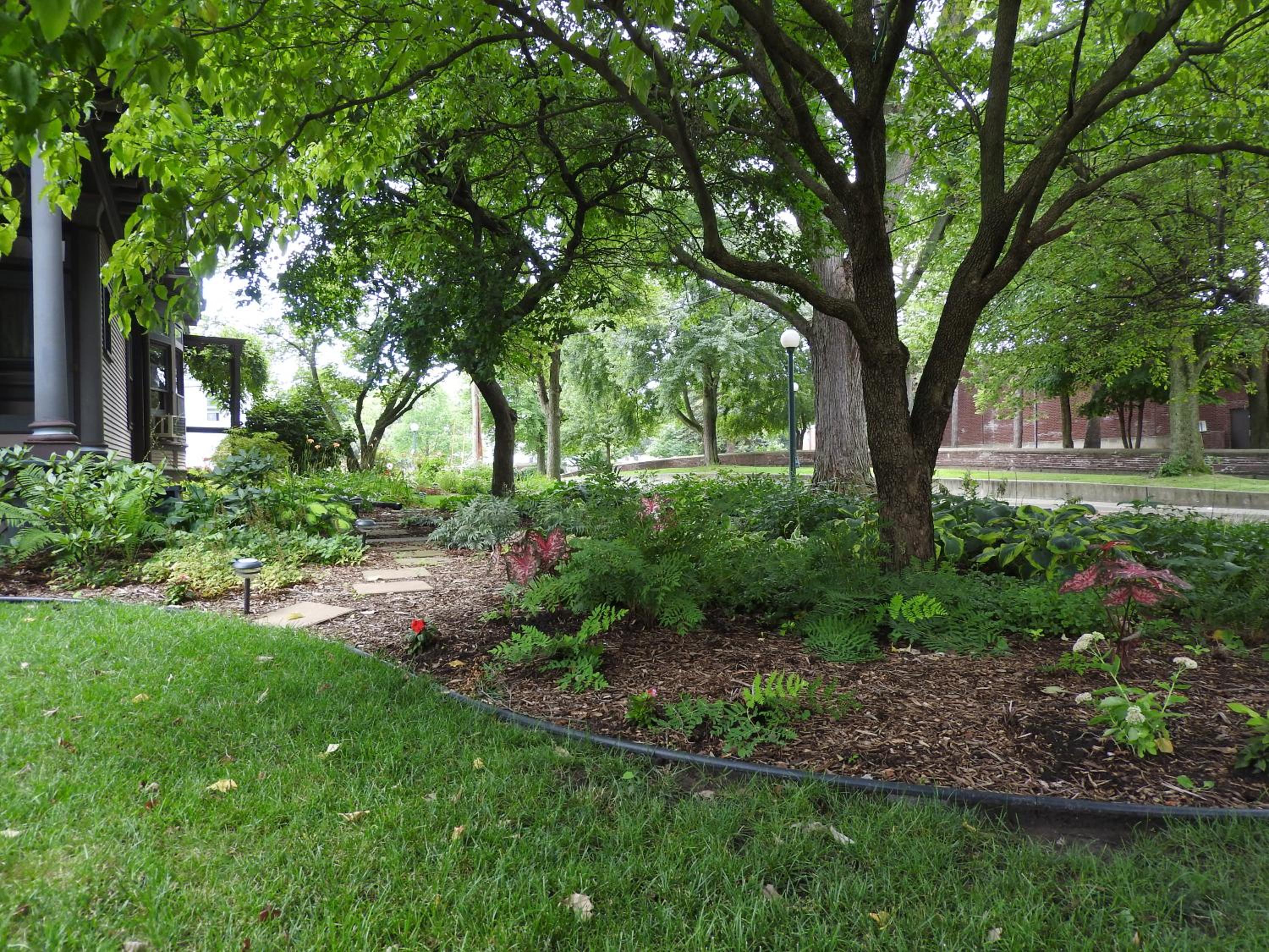 Champaign Garden Inn
