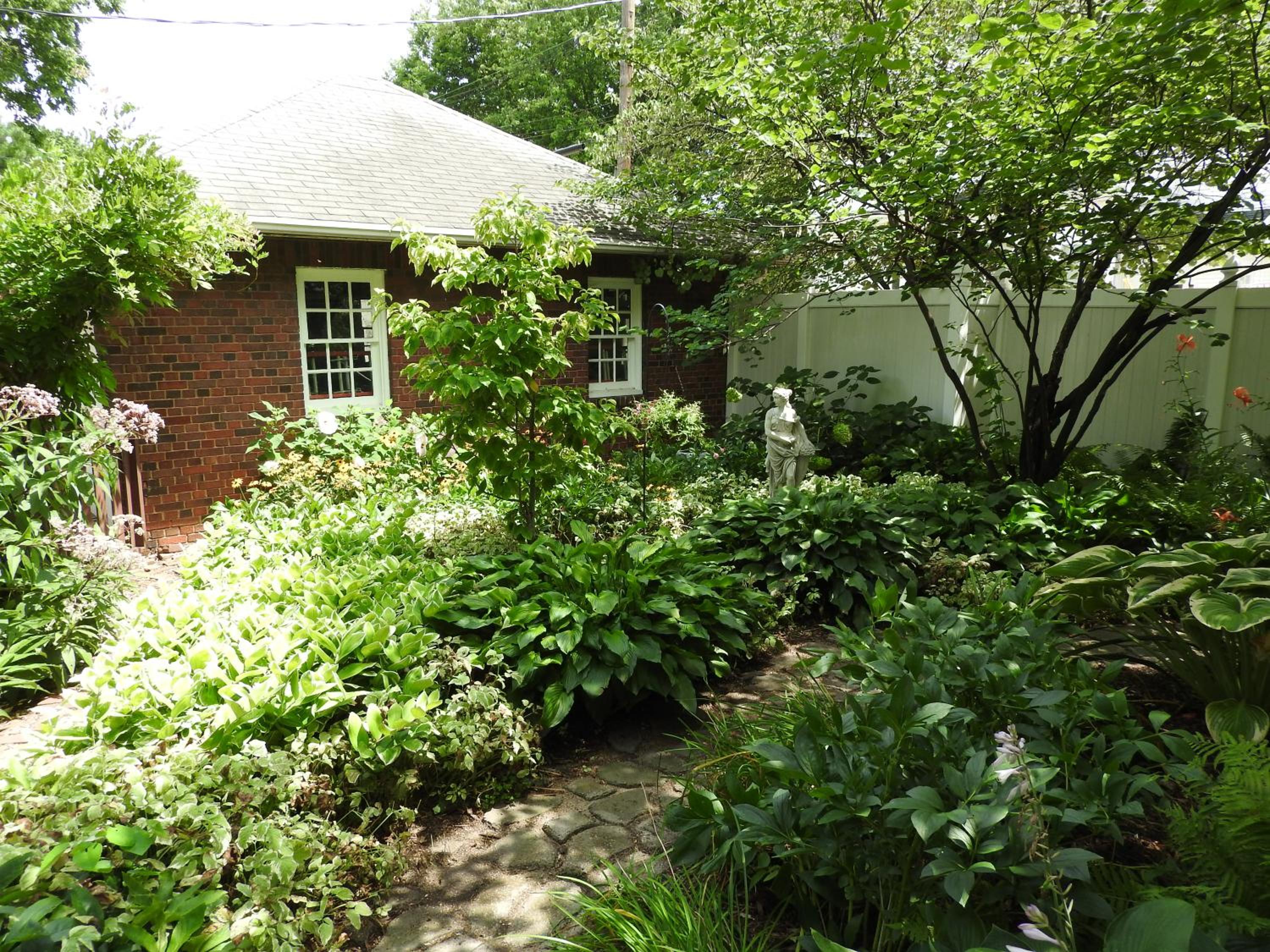 Champaign Garden Inn