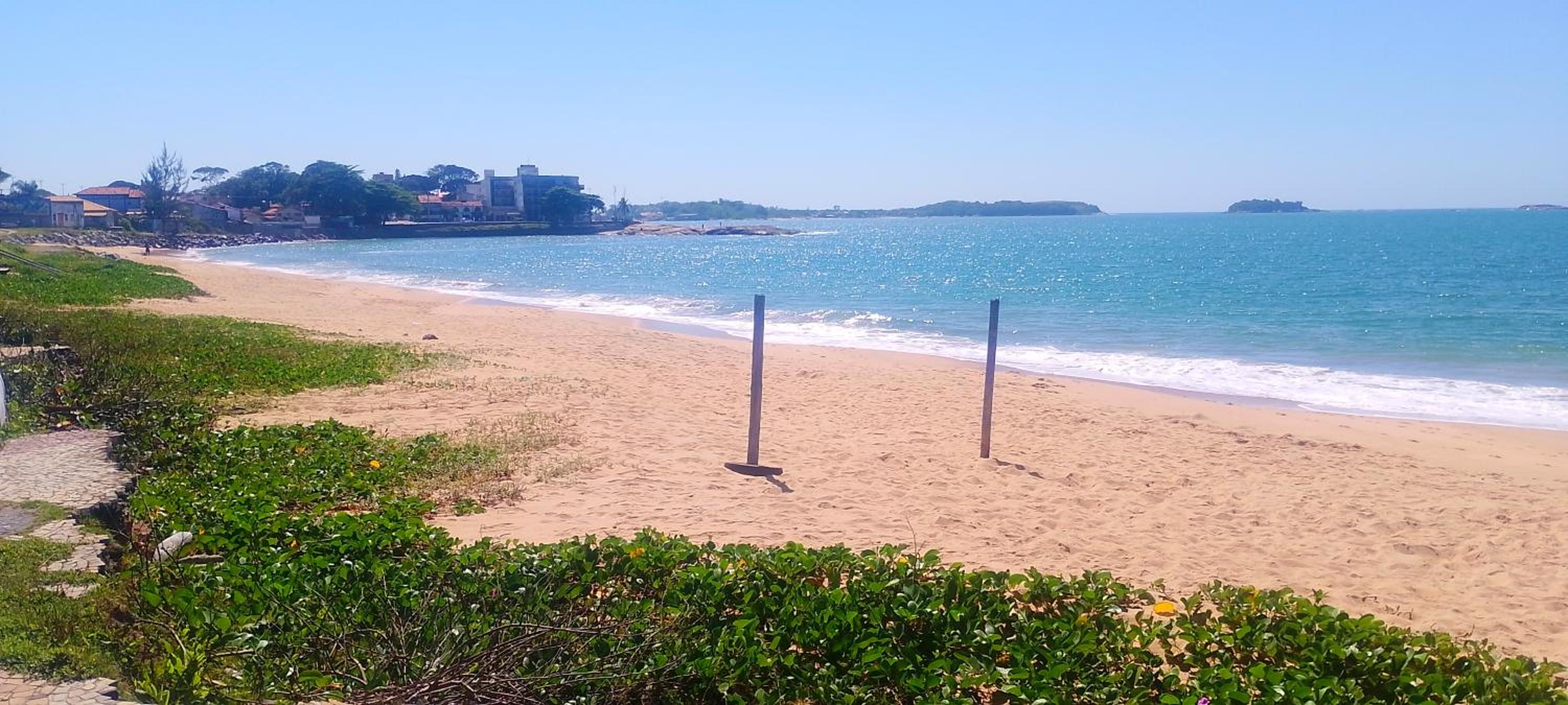 Charmosa Casa de Madeira a 700 metros da praia com estacionamento