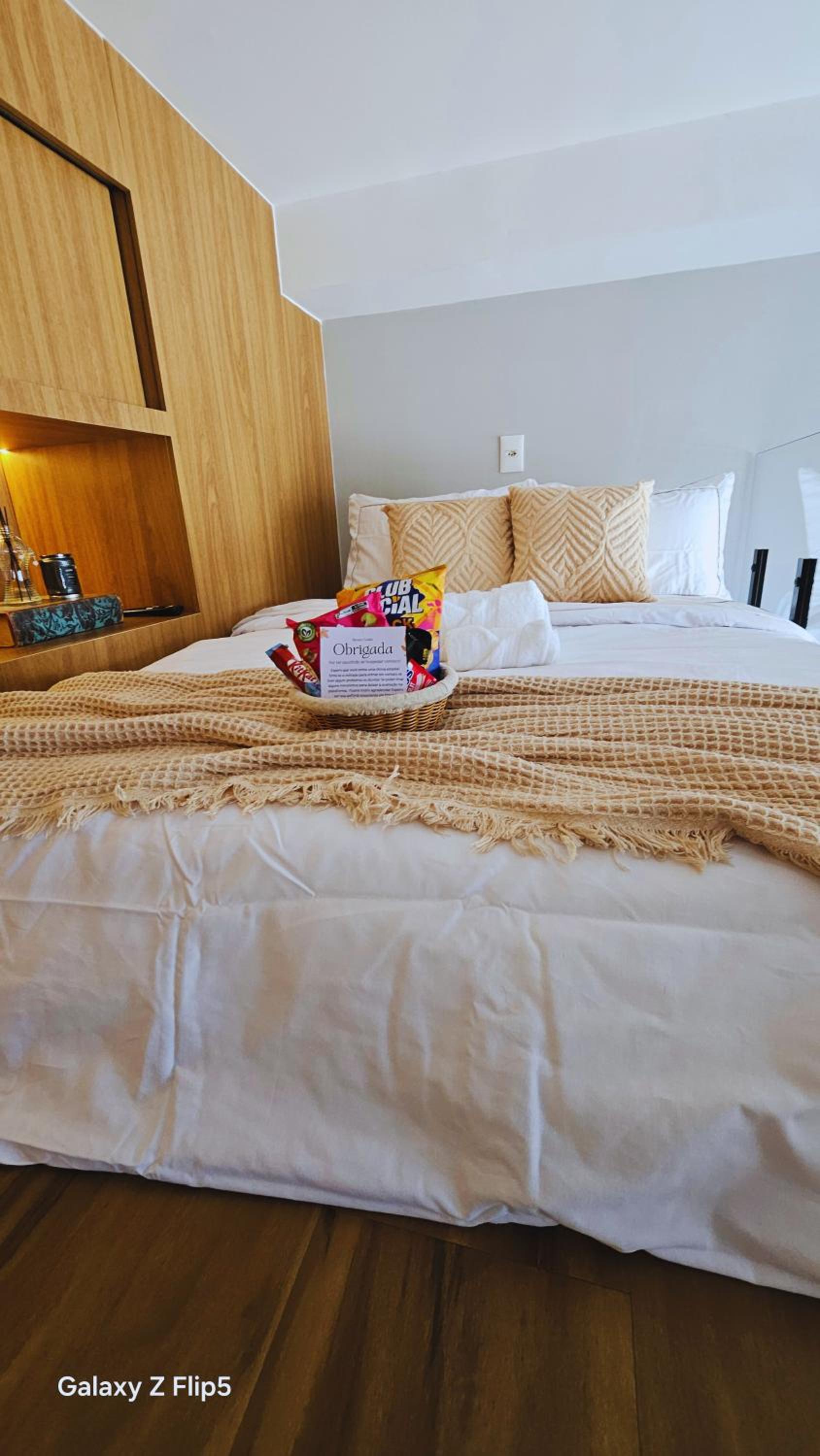 Studio Elegante & Moderno com Mezanino No Coração de Moema