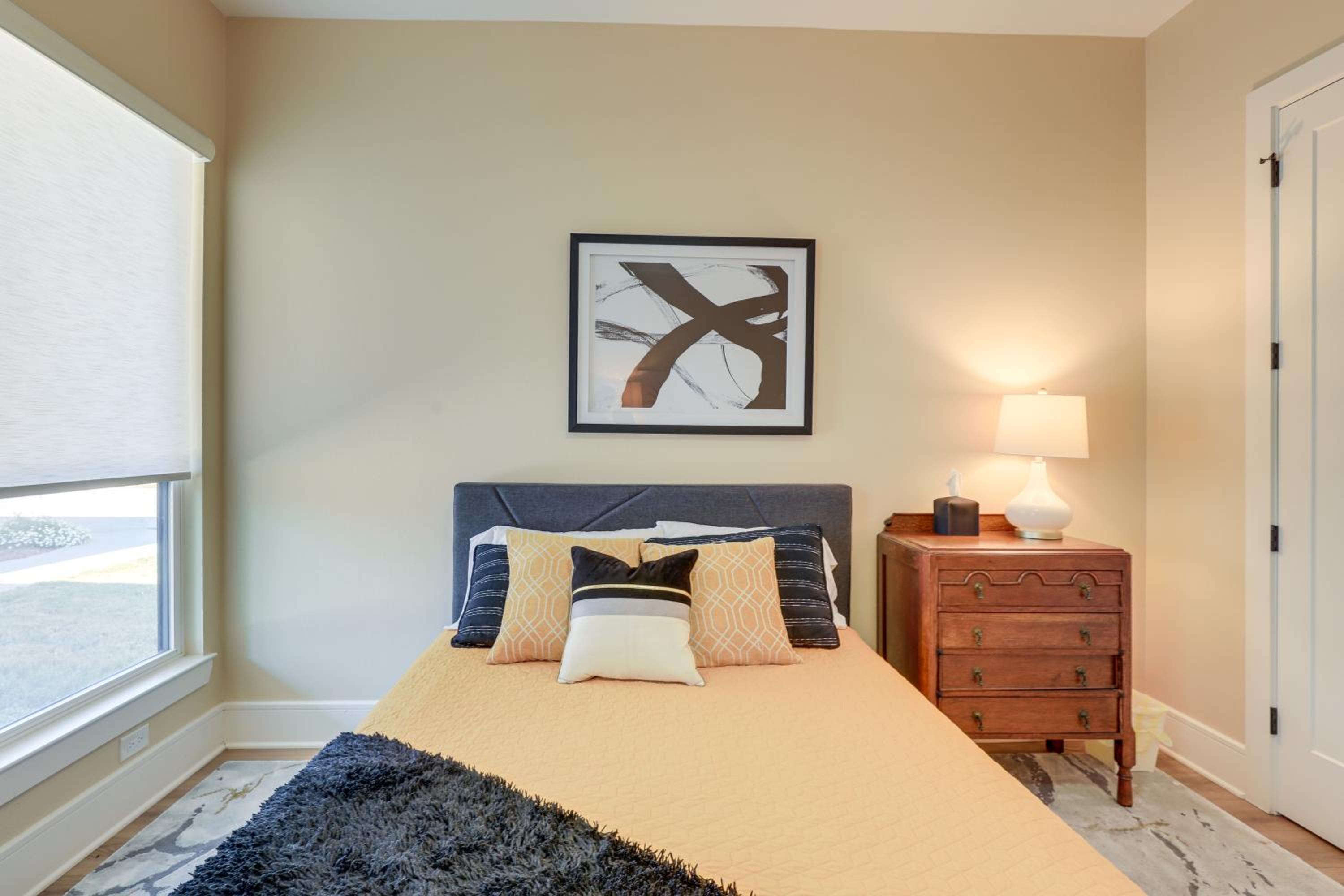 Walk to Shops and Winery! Stylish Dtwn Ovilla Home