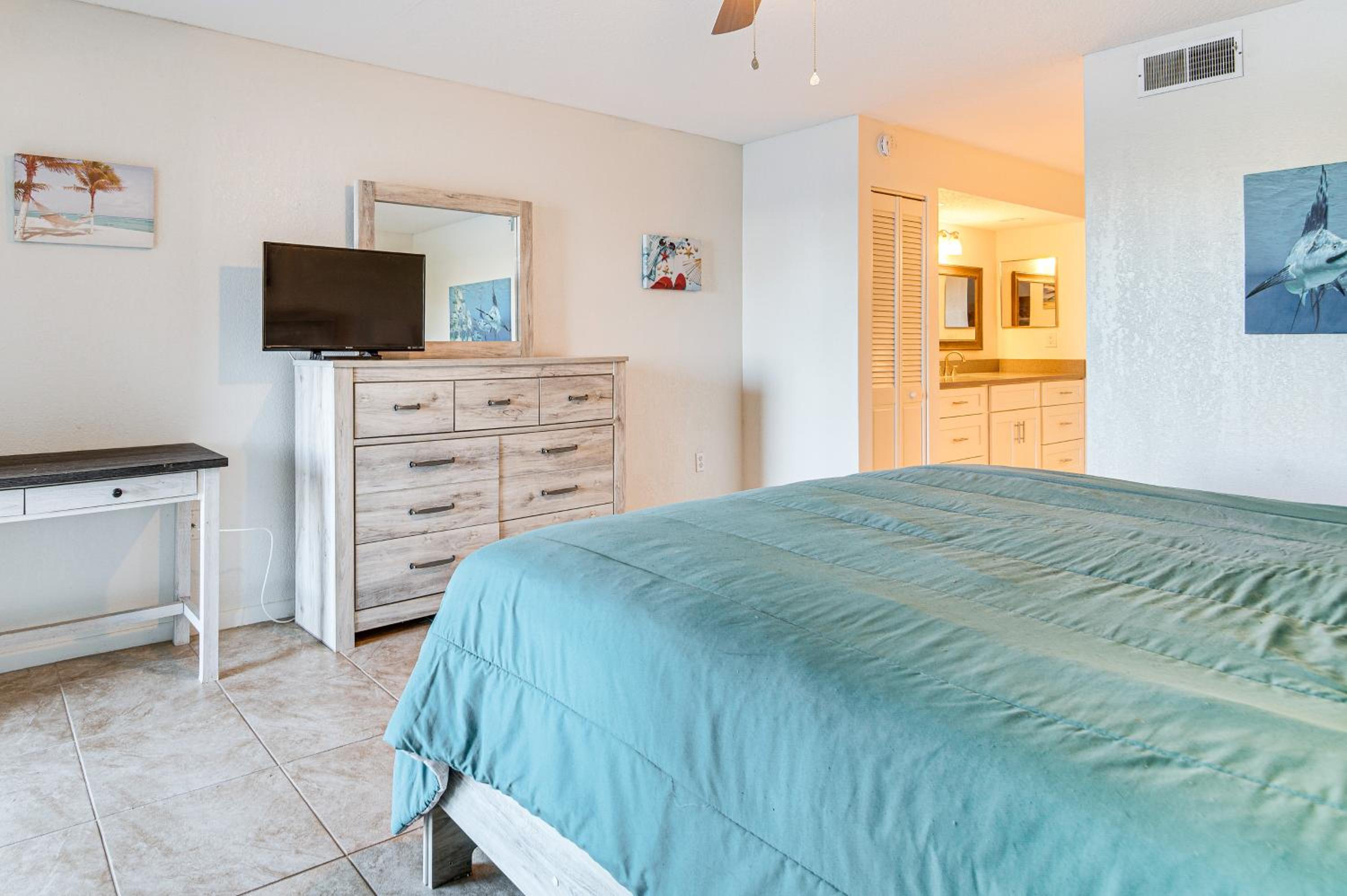 Condo with Direct Ocean Inlet View Bikes Included!
