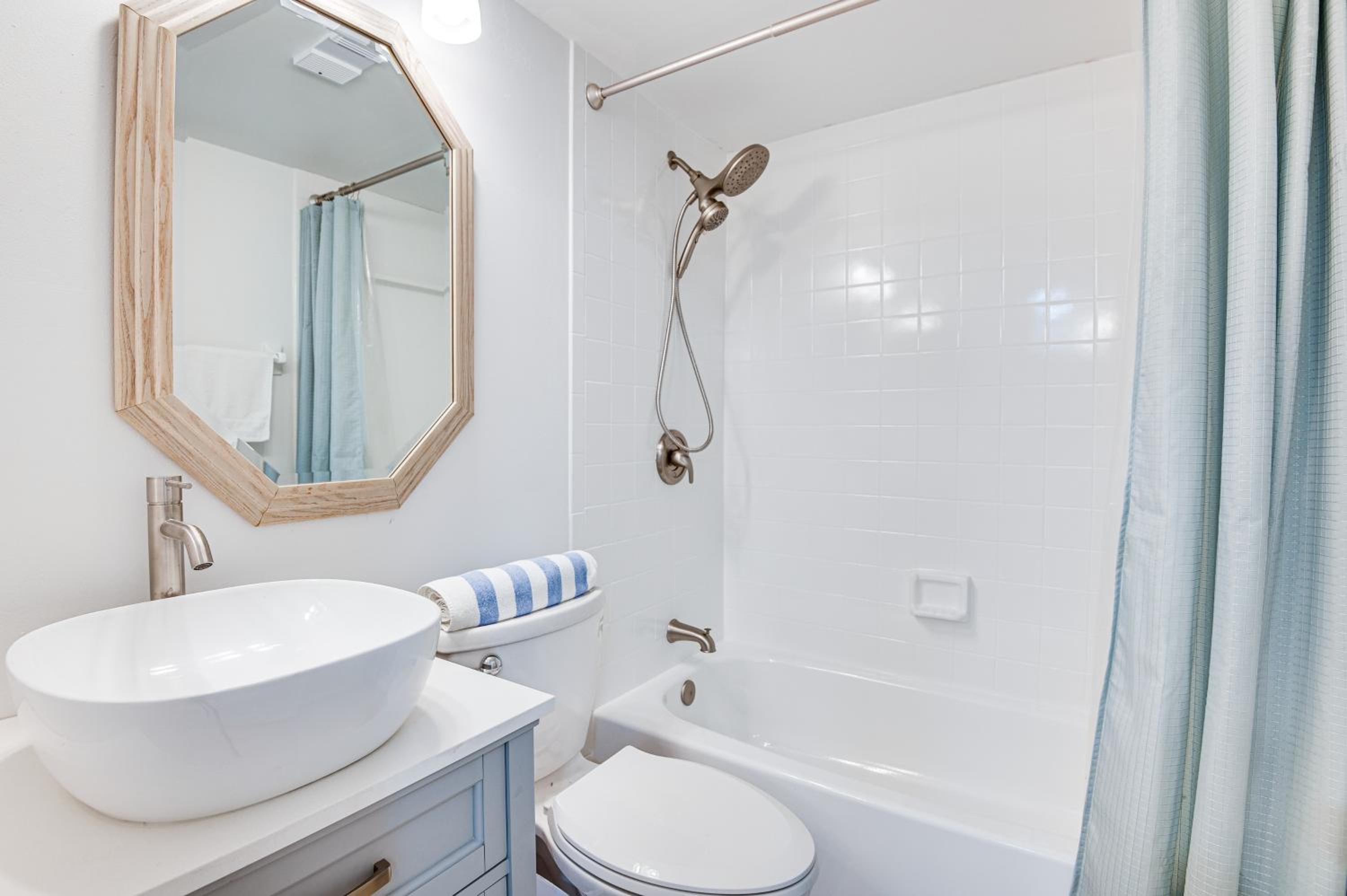 Condo with Direct Ocean Inlet View Bikes Included!