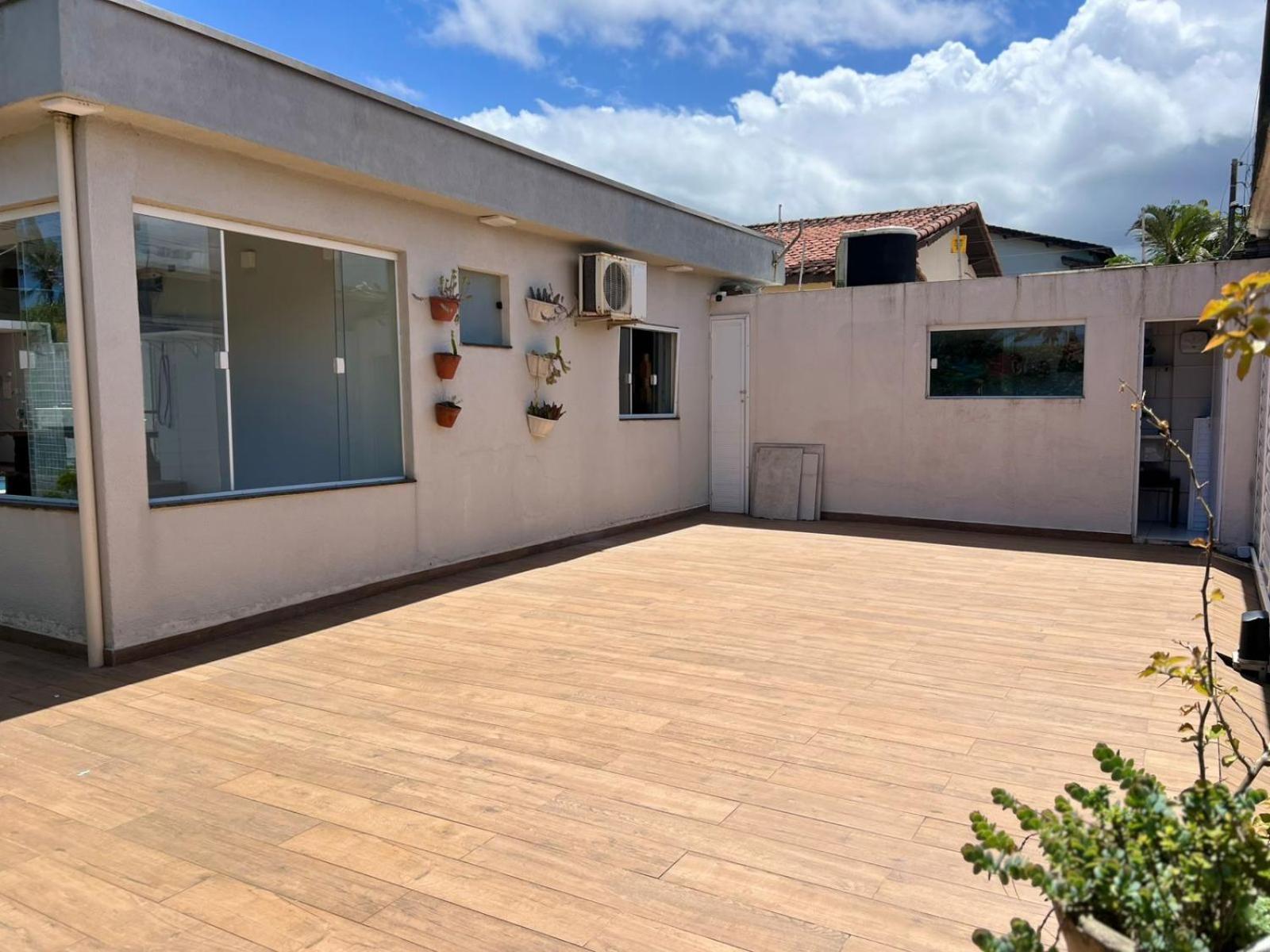 Pé na areia à 50m da Praia com Piscina, Churrasqueira, 5 quartos e 3 Vg de garagem,