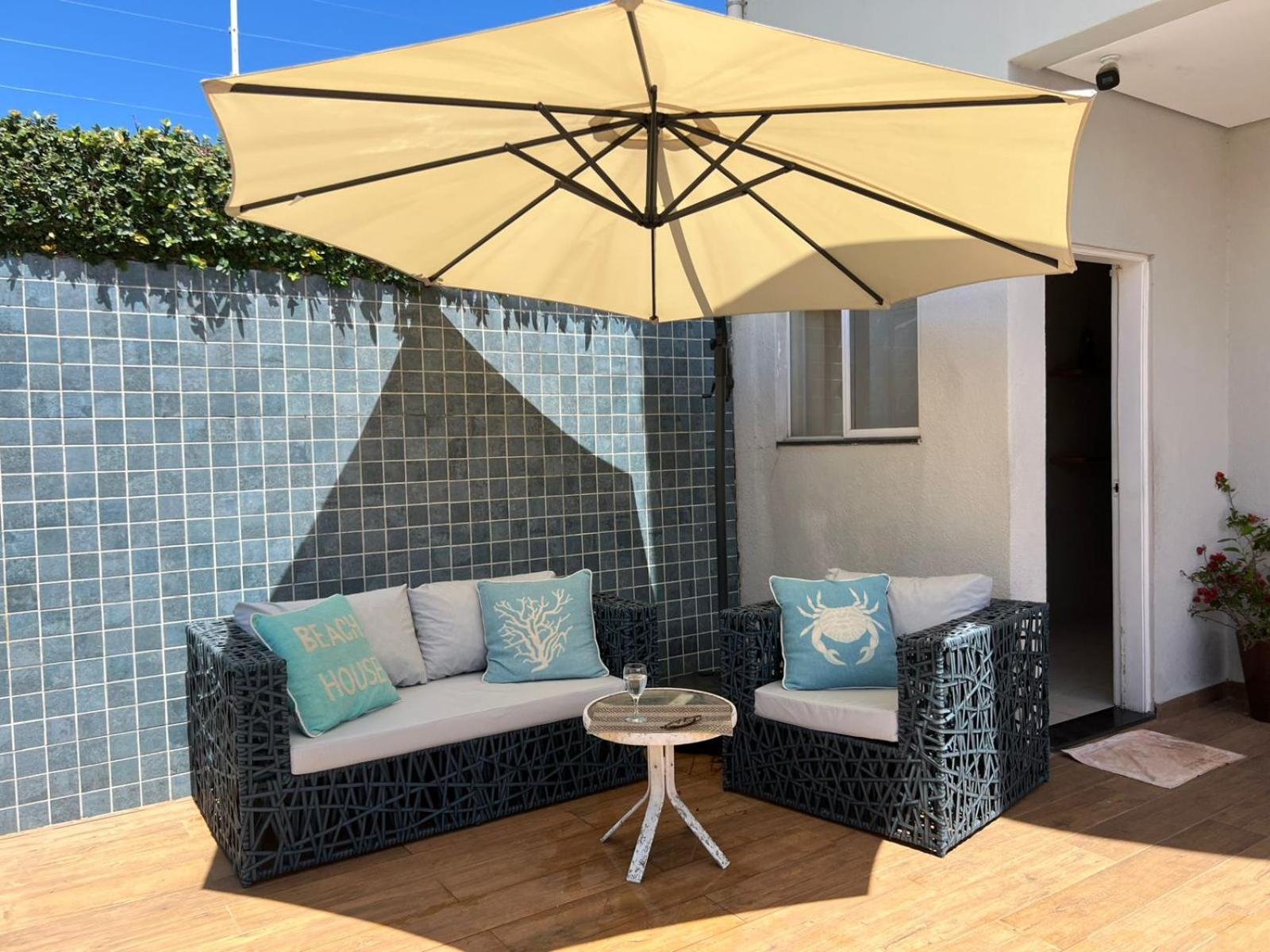 Pé na areia à 50m da Praia com Piscina, Churrasqueira, 5 quartos e 3 Vg de garagem,