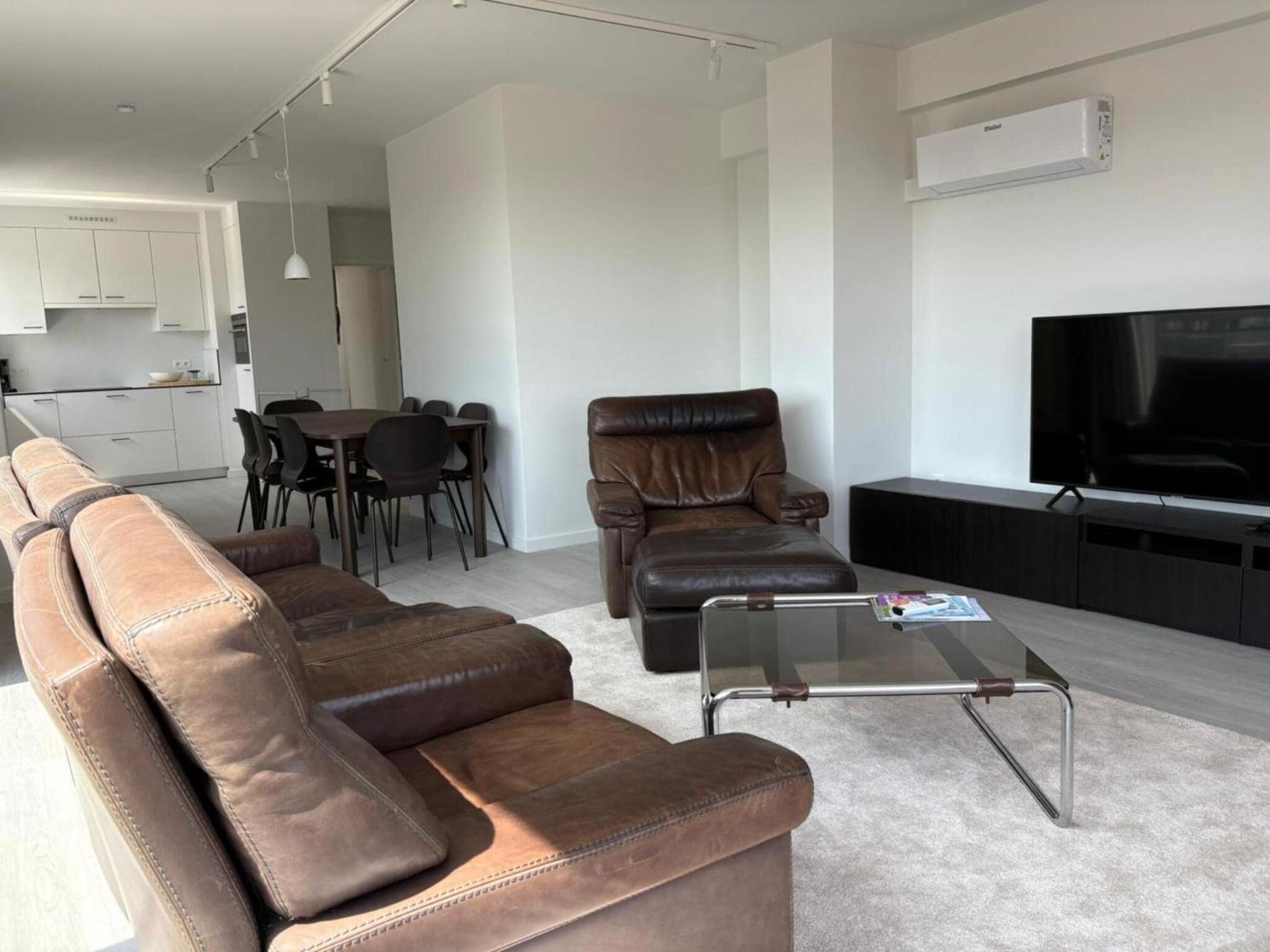 Stylish 3-bedroom apartment with sea view