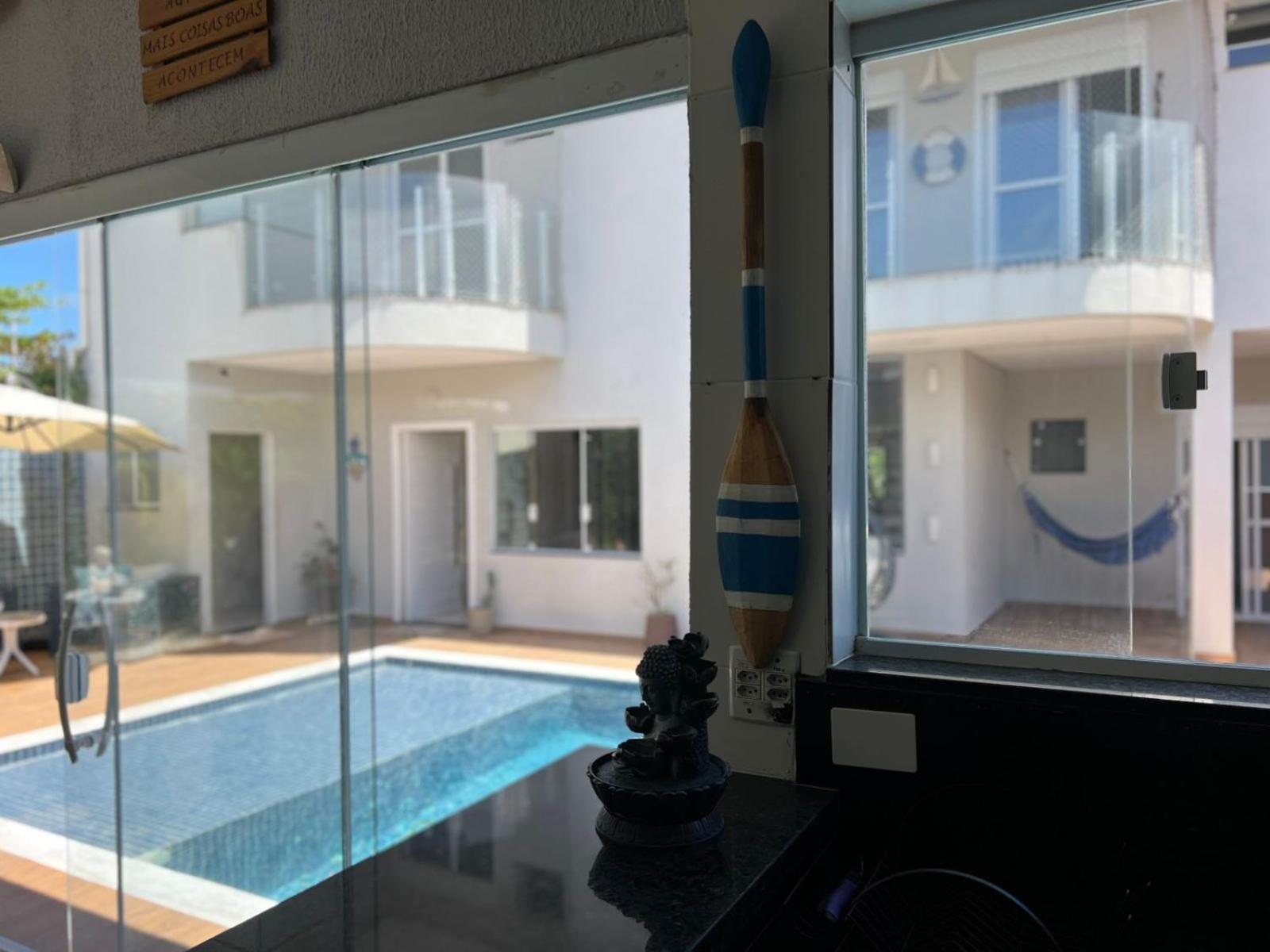 Pé na areia à 50m da Praia com Piscina, Churrasqueira, 5 quartos e 3 Vg de garagem,