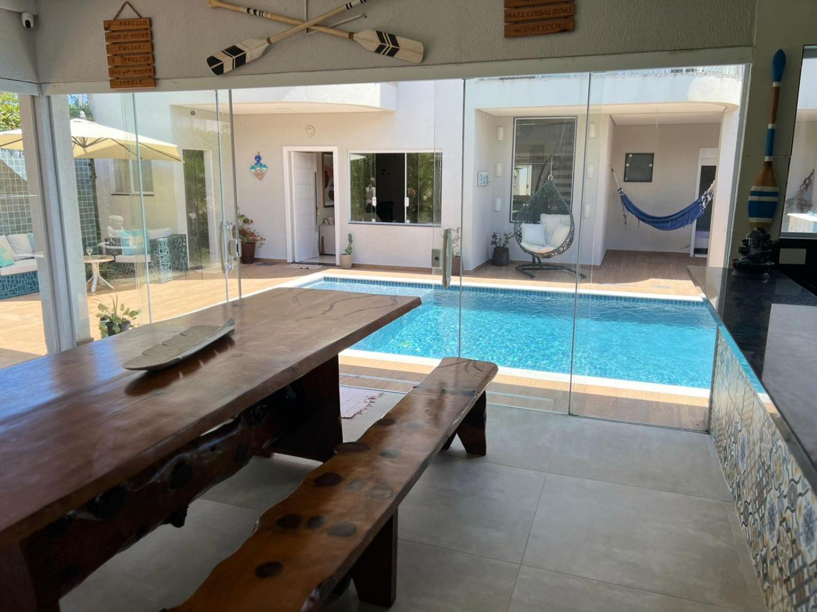 Pé na areia à 50m da Praia com Piscina, Churrasqueira, 5 quartos e 3 Vg de garagem,