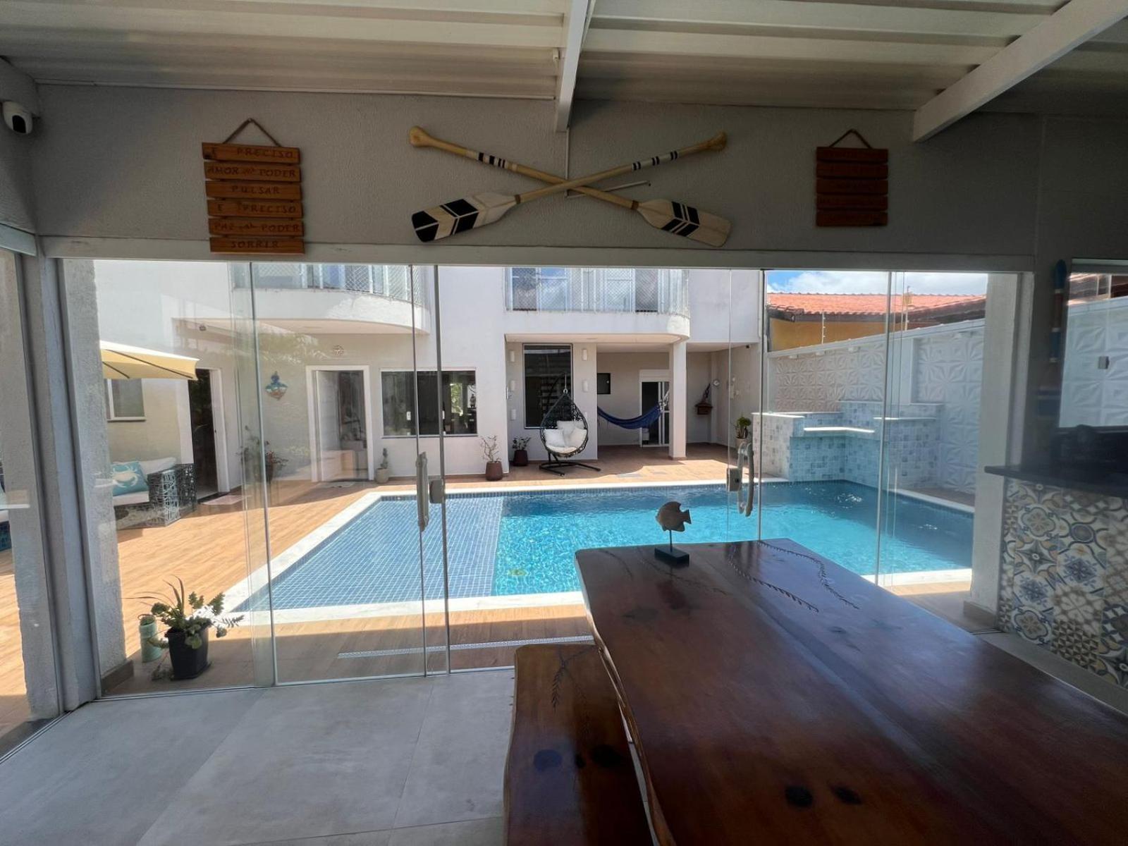 Pé na areia à 50m da Praia com Piscina, Churrasqueira, 5 quartos e 3 Vg de garagem,