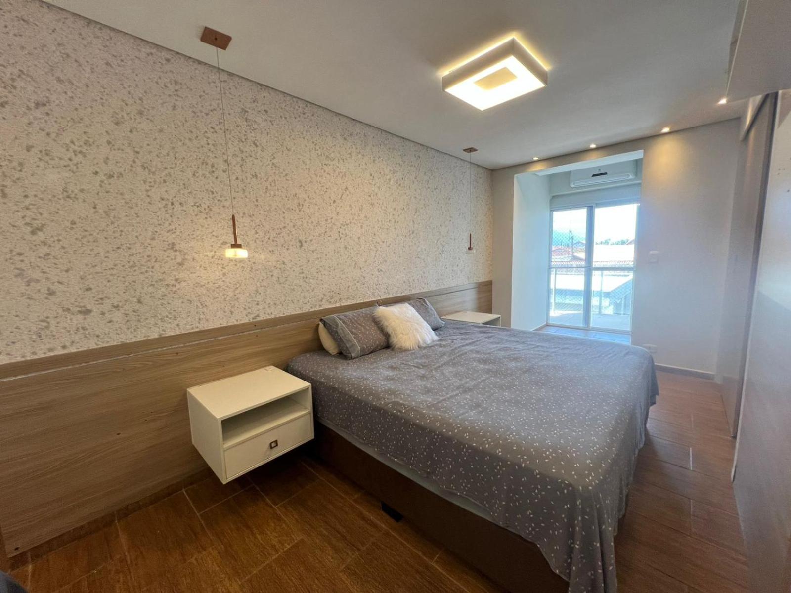 Pé na areia à 50m da Praia com Piscina, Churrasqueira, 5 quartos e 3 Vg de garagem,