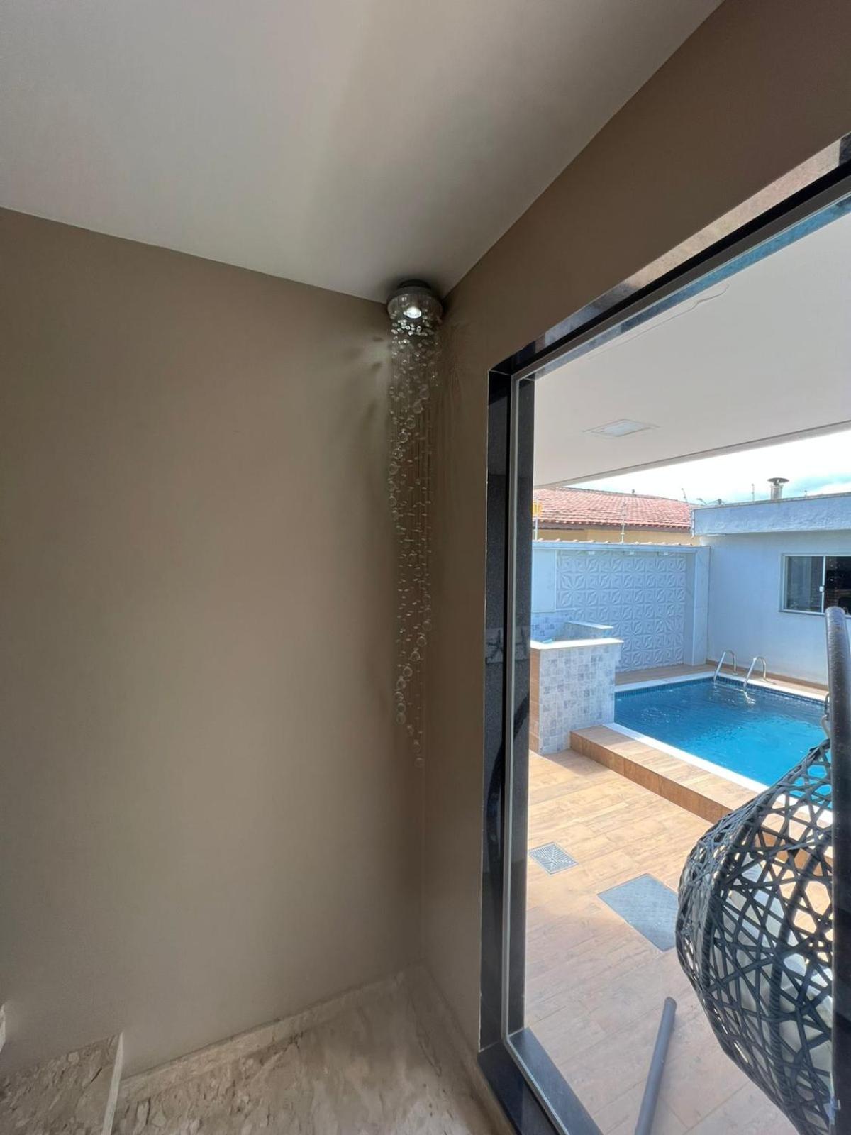 Pé na areia à 50m da Praia com Piscina, Churrasqueira, 5 quartos e 3 Vg de garagem,
