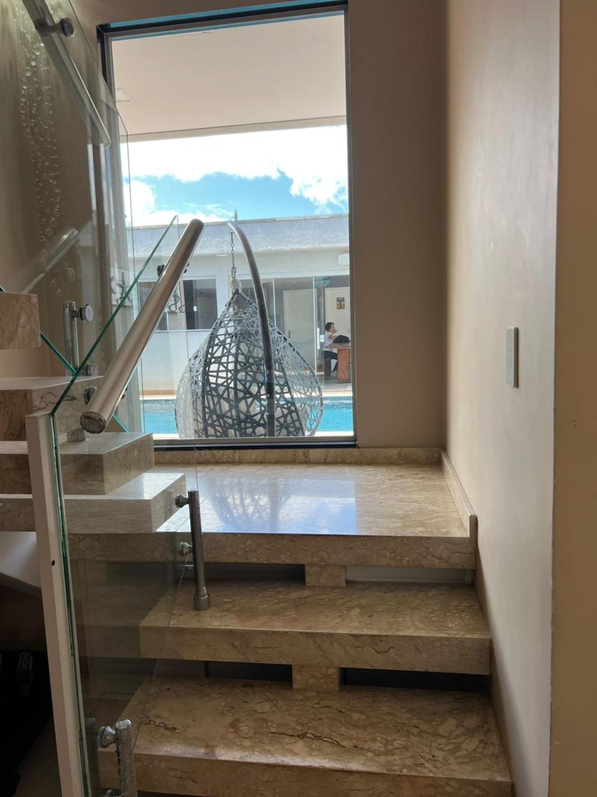 Pé na areia à 50m da Praia com Piscina, Churrasqueira, 5 quartos e 3 Vg de garagem,