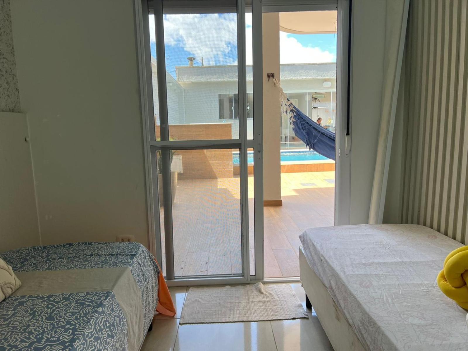 Pé na areia à 50m da Praia com Piscina, Churrasqueira, 5 quartos e 3 Vg de garagem,