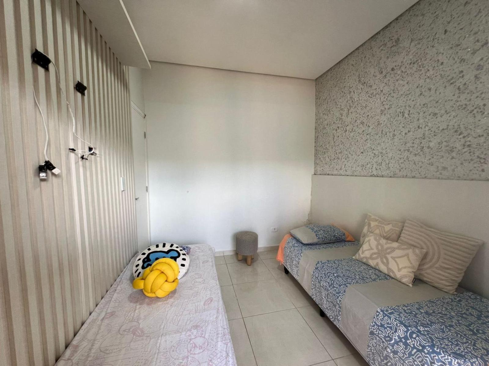 Pé na areia à 50m da Praia com Piscina, Churrasqueira, 5 quartos e 3 Vg de garagem,