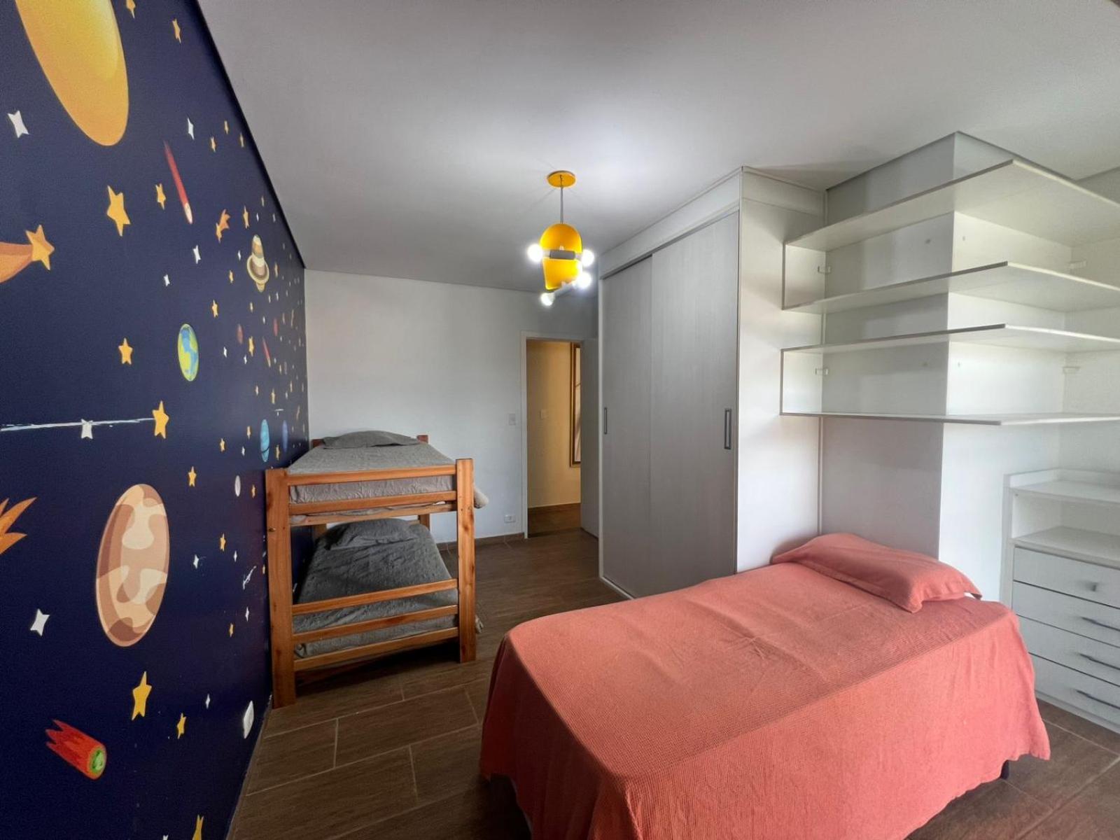 Pé na areia à 50m da Praia com Piscina, Churrasqueira, 5 quartos e 3 Vg de garagem,