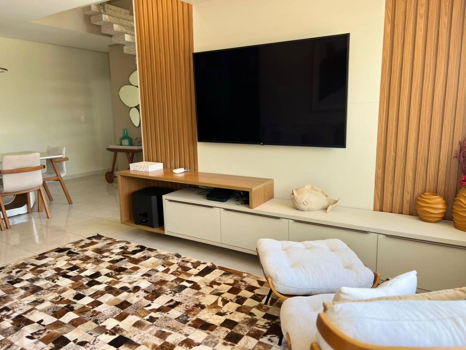 Pé na areia à 50m da Praia com Piscina, Churrasqueira, 5 quartos e 3 Vg de garagem,