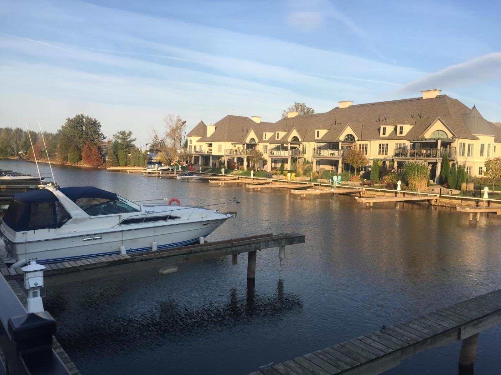 The Marina's Cove - Suite B - WIFI and 2 Free Parking