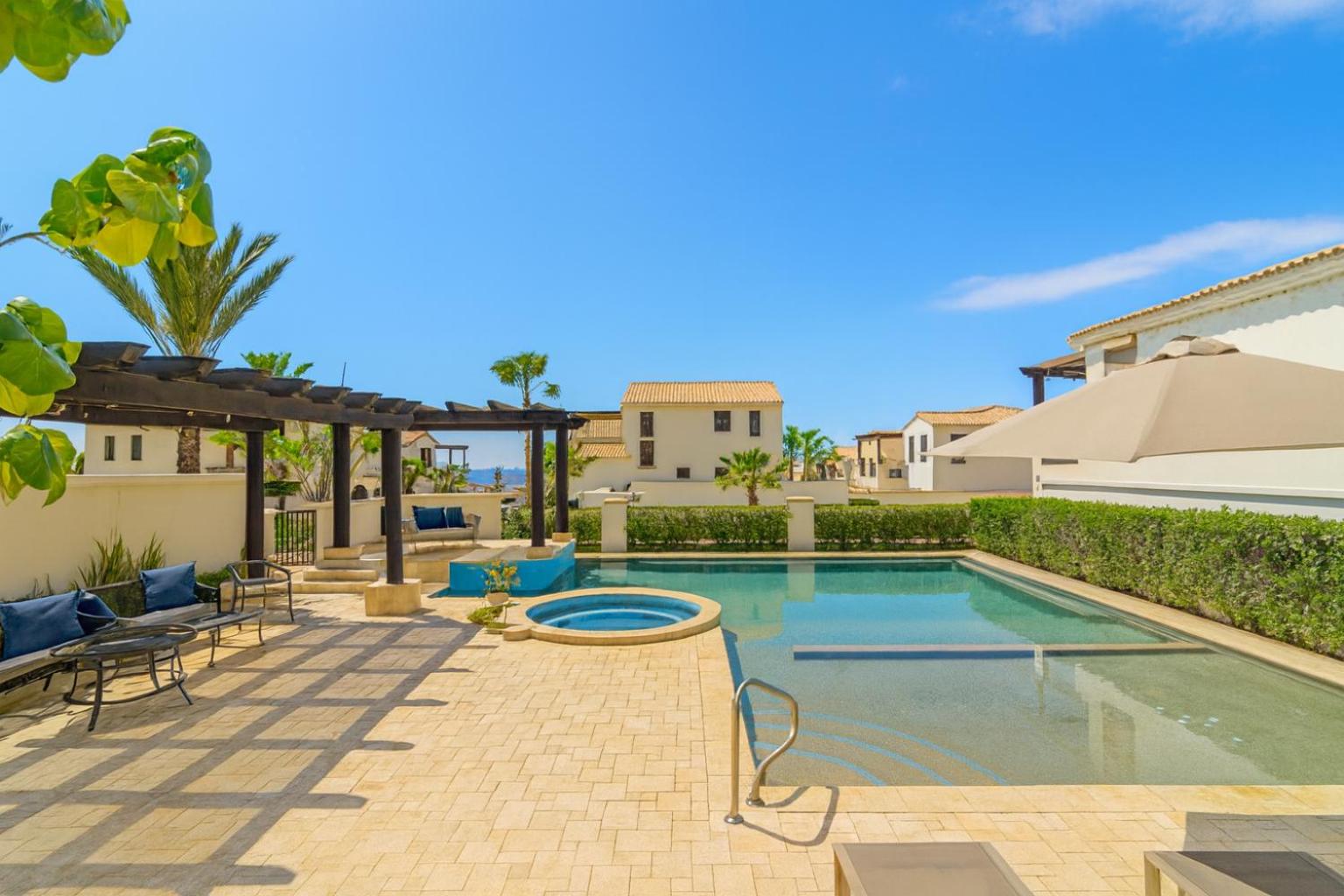 Modern Villa in Cabo Private Jacuzzi