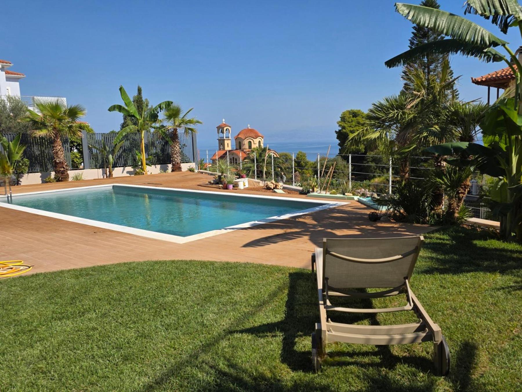 Romantic Pool Suite with Sea View Rastoni