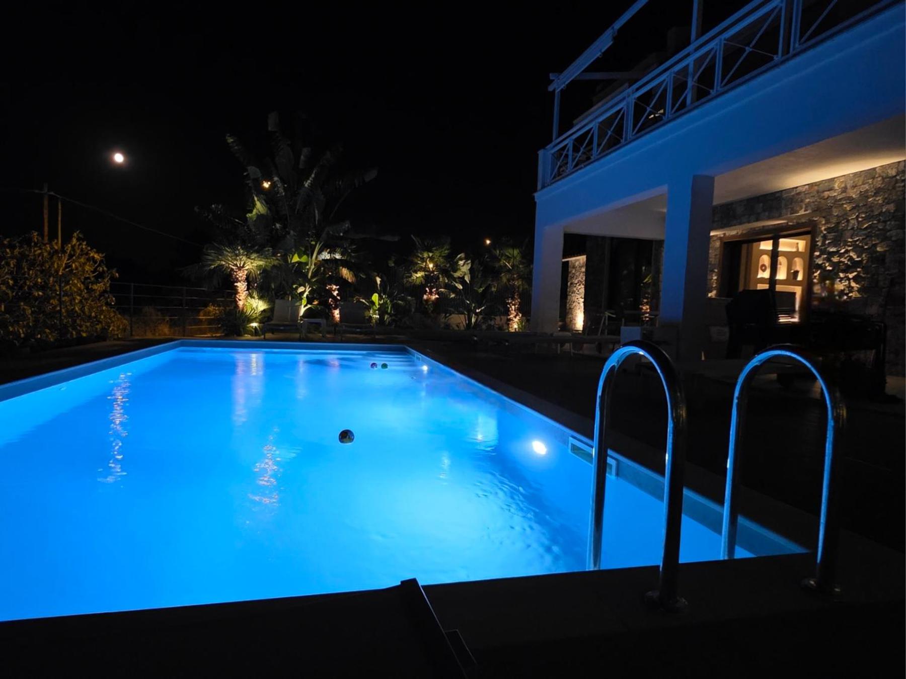 Romantic Pool Suite with Sea View Rastoni