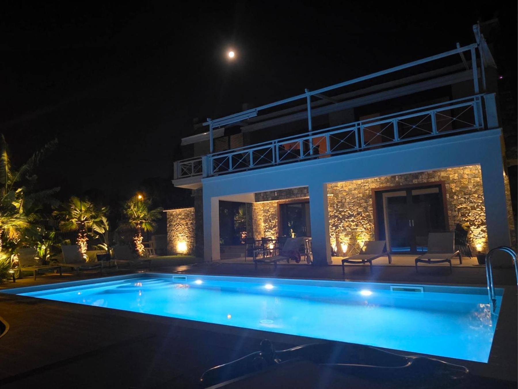Romantic Pool Suite with Sea View Rastoni