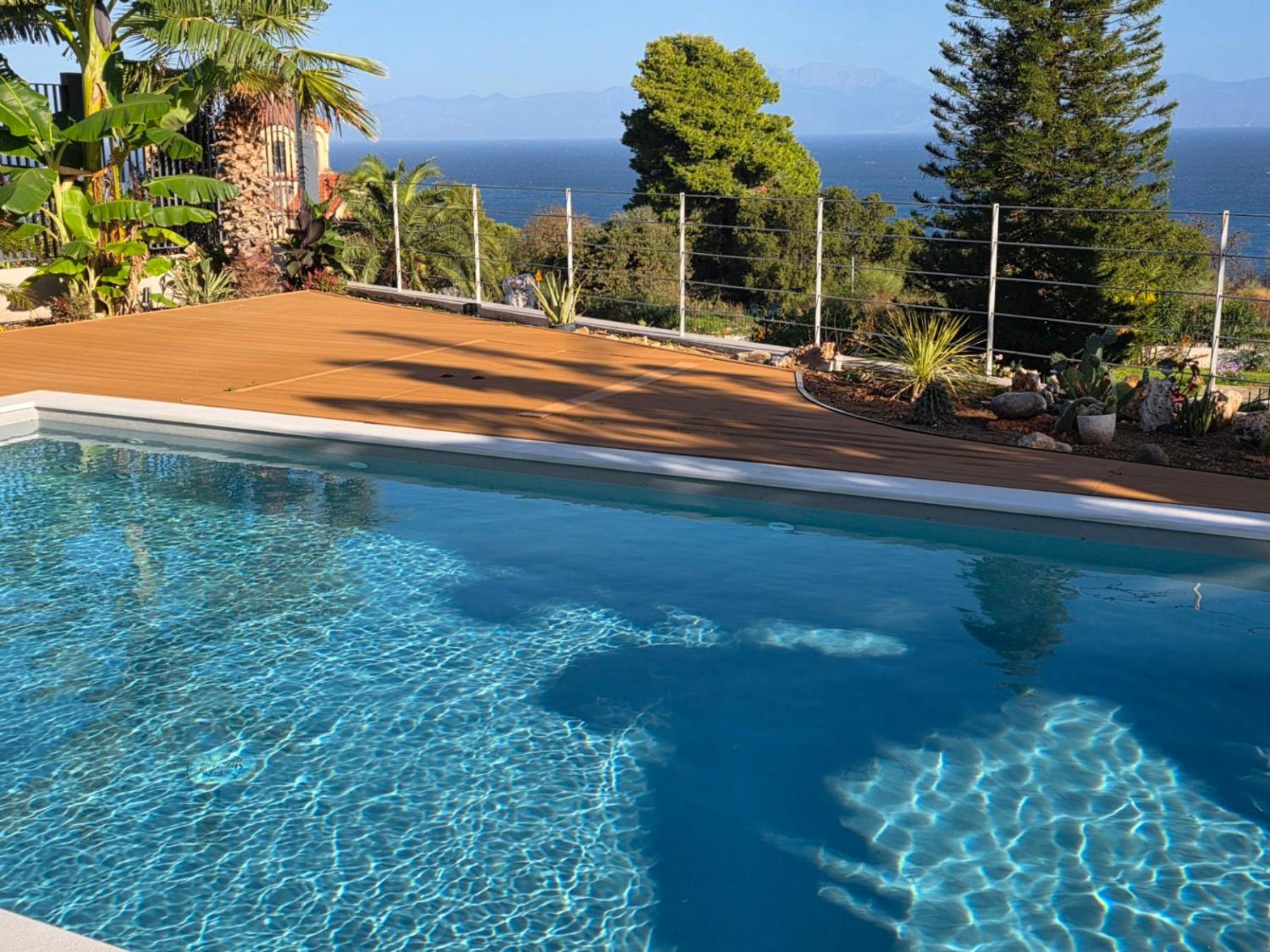 Romantic Pool Suite with Sea View Rastoni