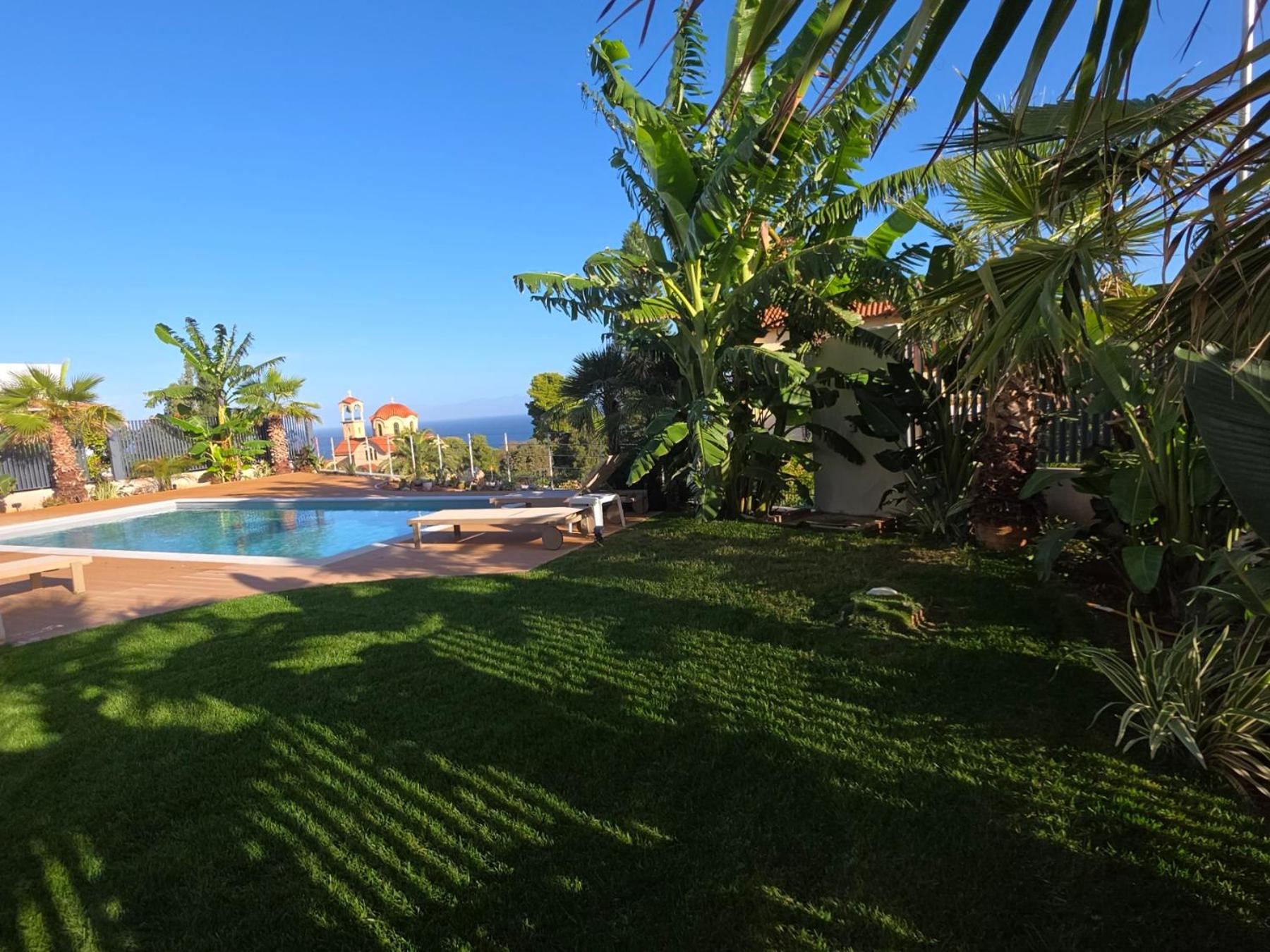 Romantic Pool Suite with Sea View Rastoni