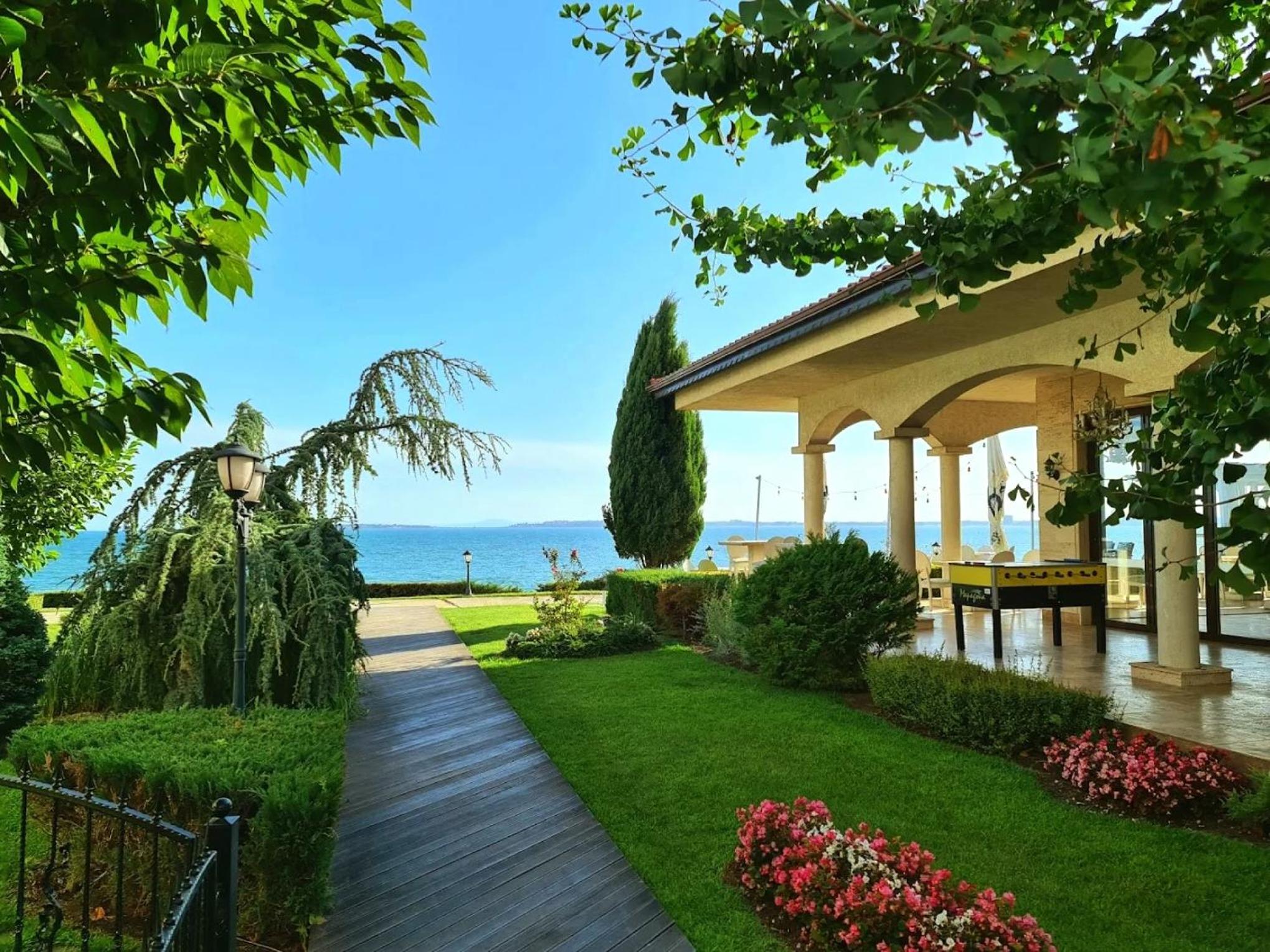 5-Star Beachfront Luxury Apartments