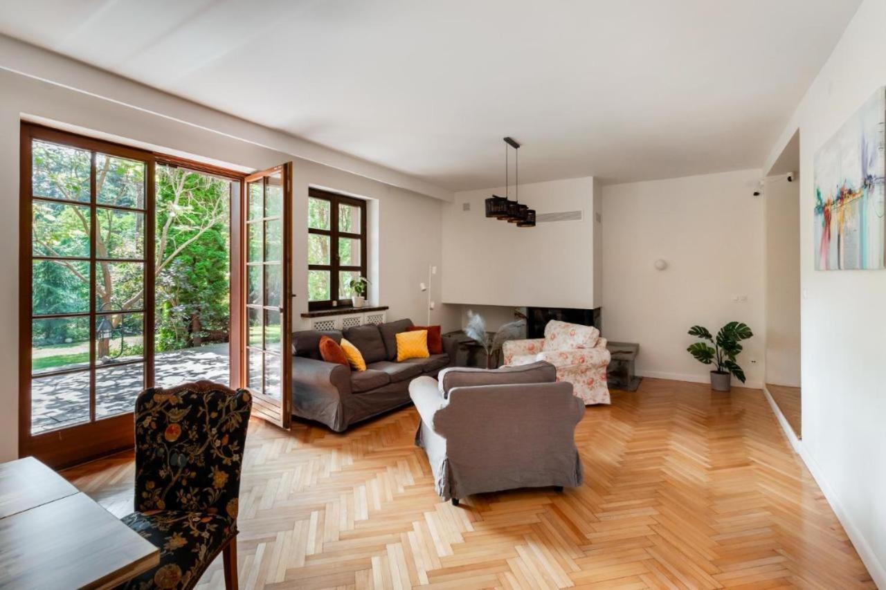 Golden Villas - Forest Retreat with Jacuzzi and Garden View