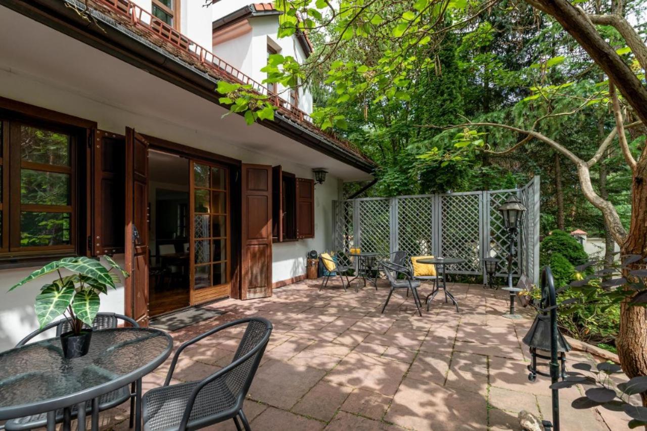 Golden Villas - Forest Retreat with Jacuzzi and Garden View