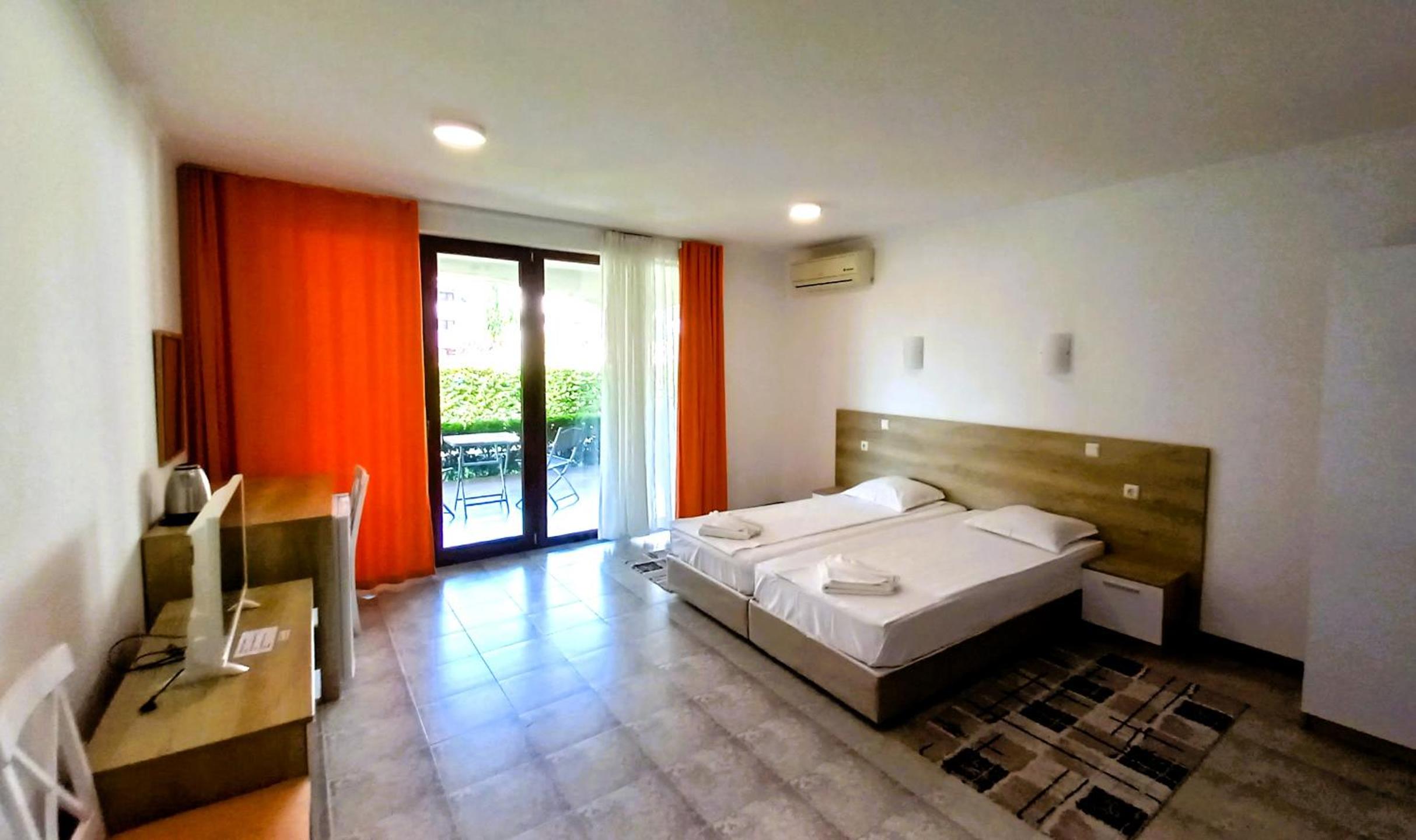5-Star Spacious Beachfront Studio