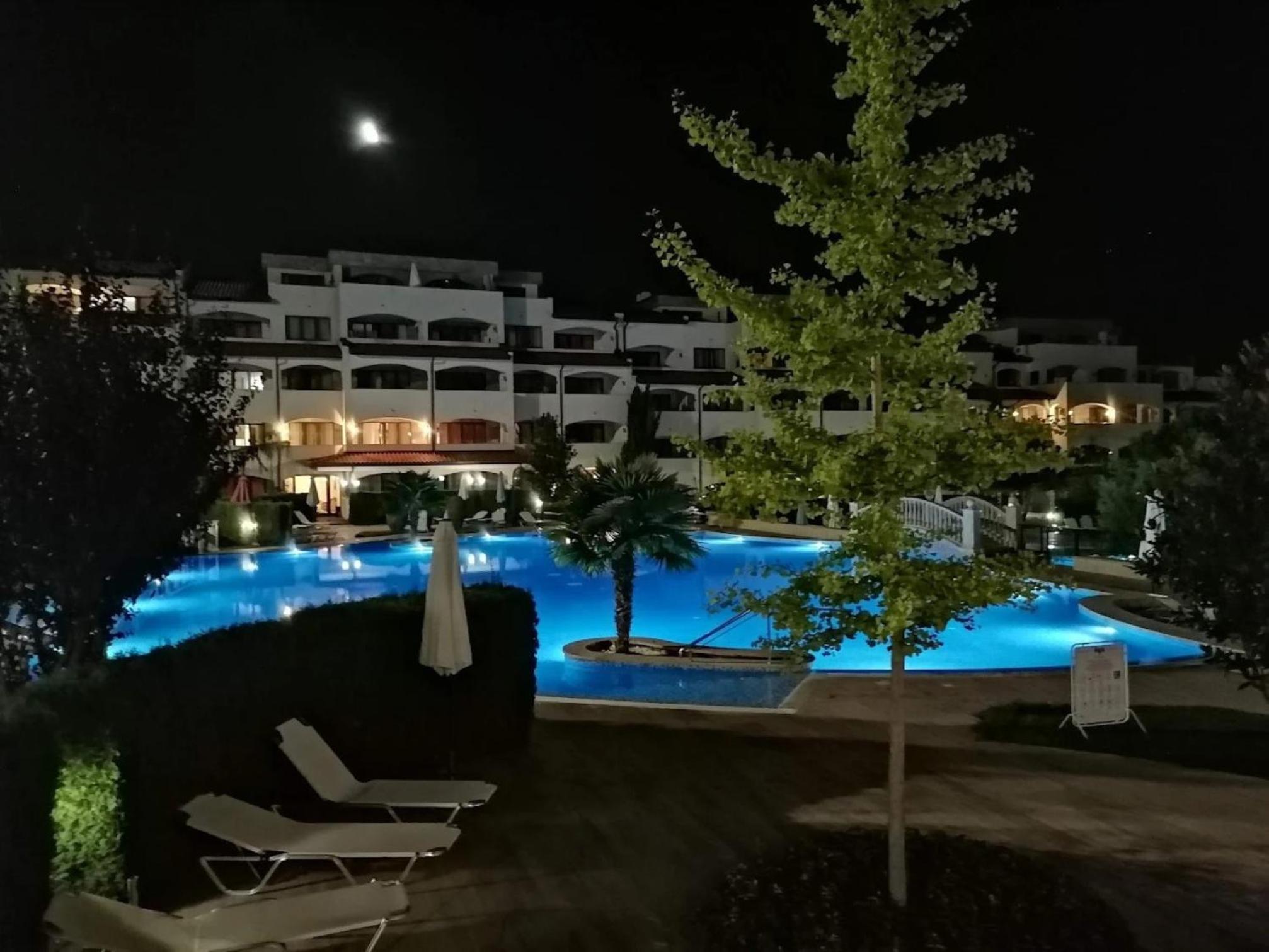 5-Star Spacious Beachfront Studio