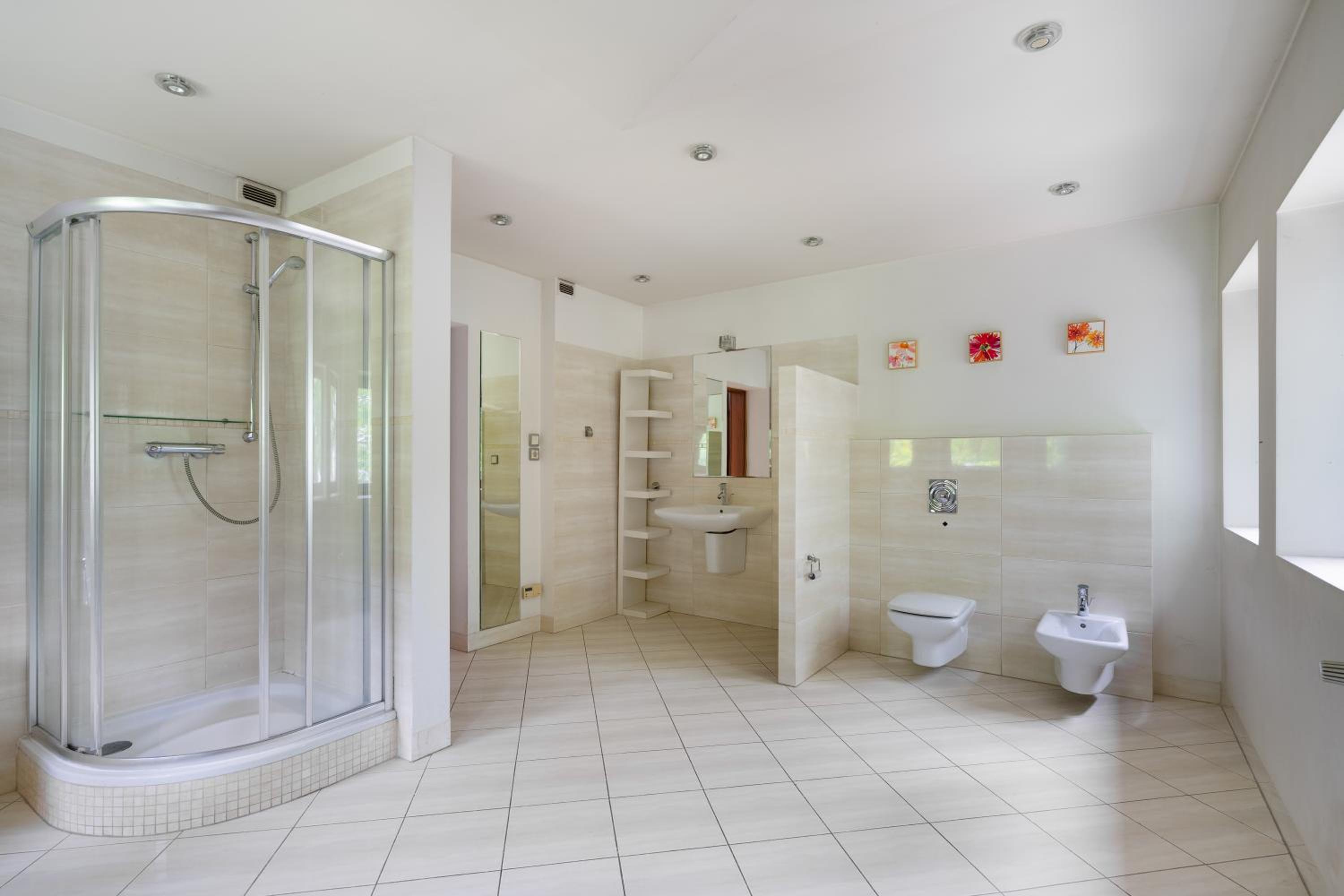 Golden Villas - Cozy Family Villa with Garden & Sauna, Konstancin