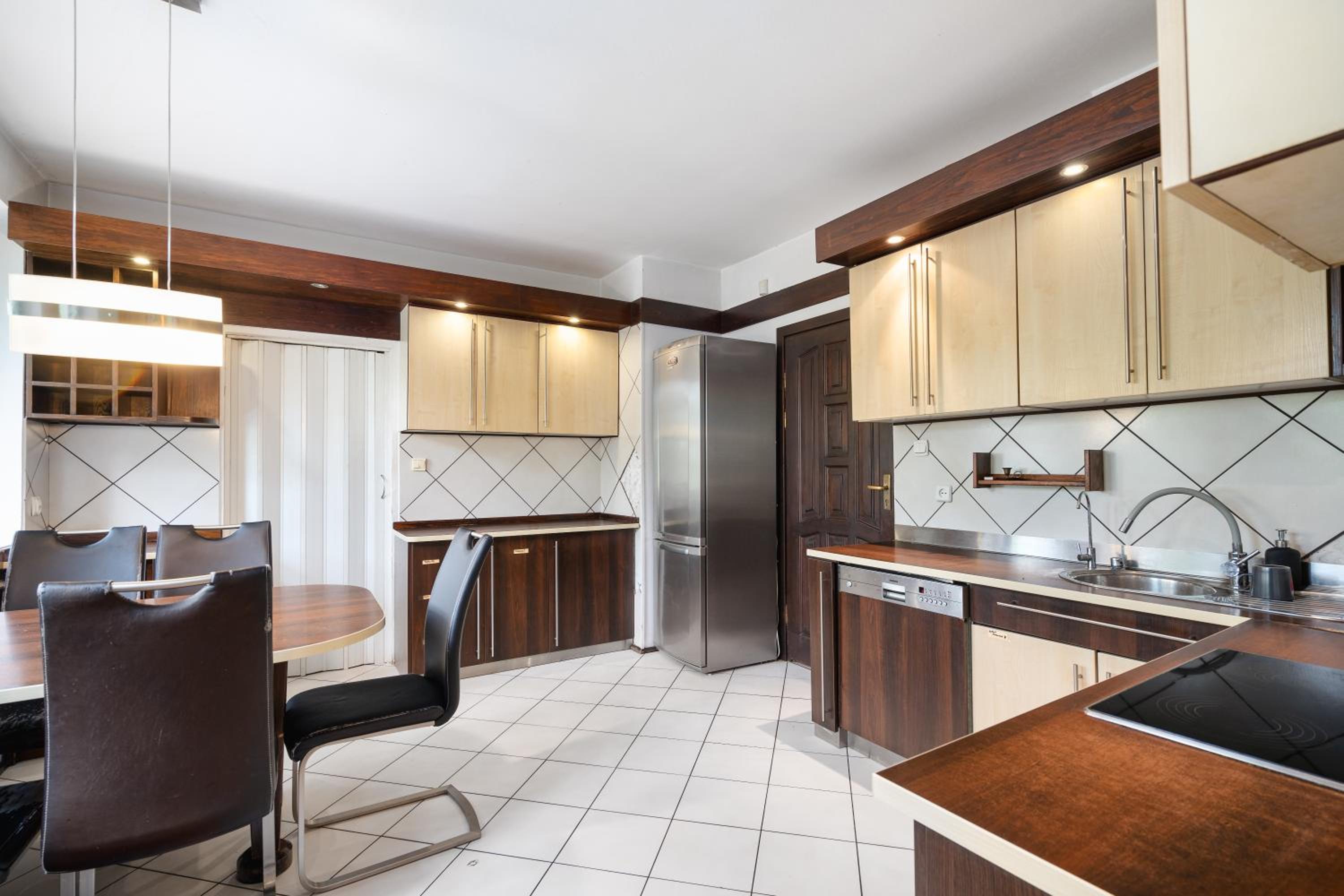 Golden Villas - Cozy Family Villa with Garden & Sauna, Konstancin