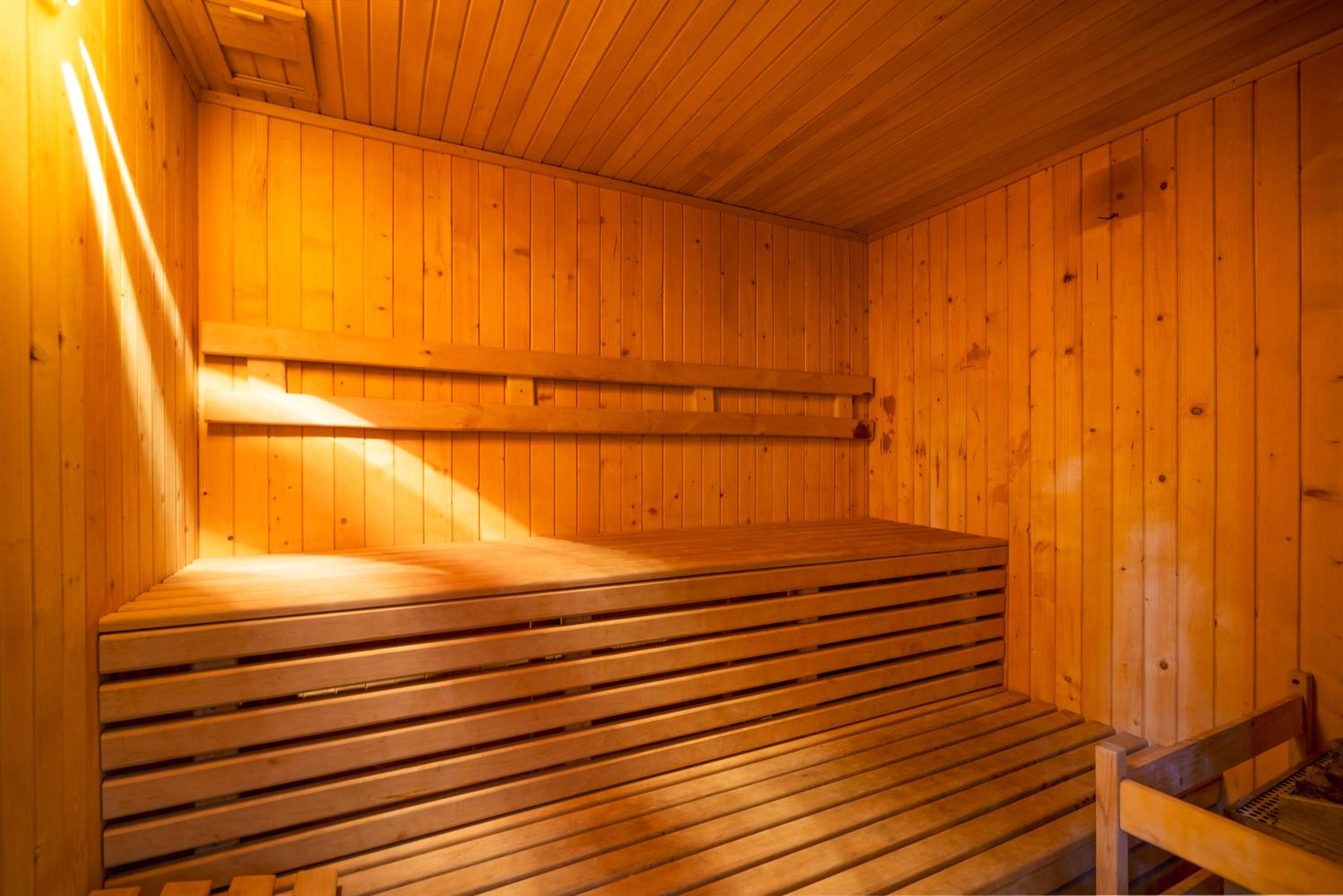Golden Villas - Cozy Family Villa with Garden & Sauna, Konstancin