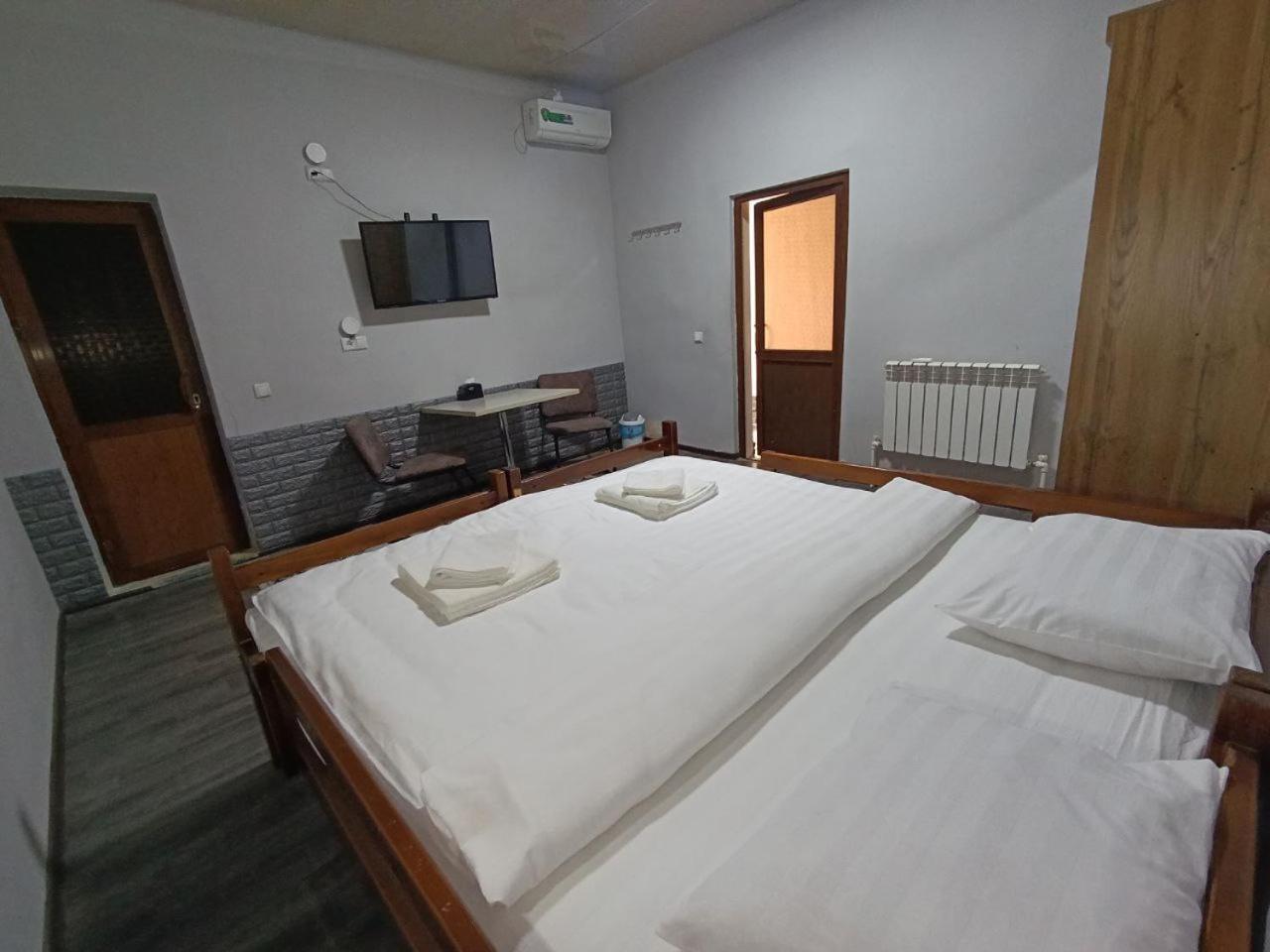 Caravan Hostel Near Airport